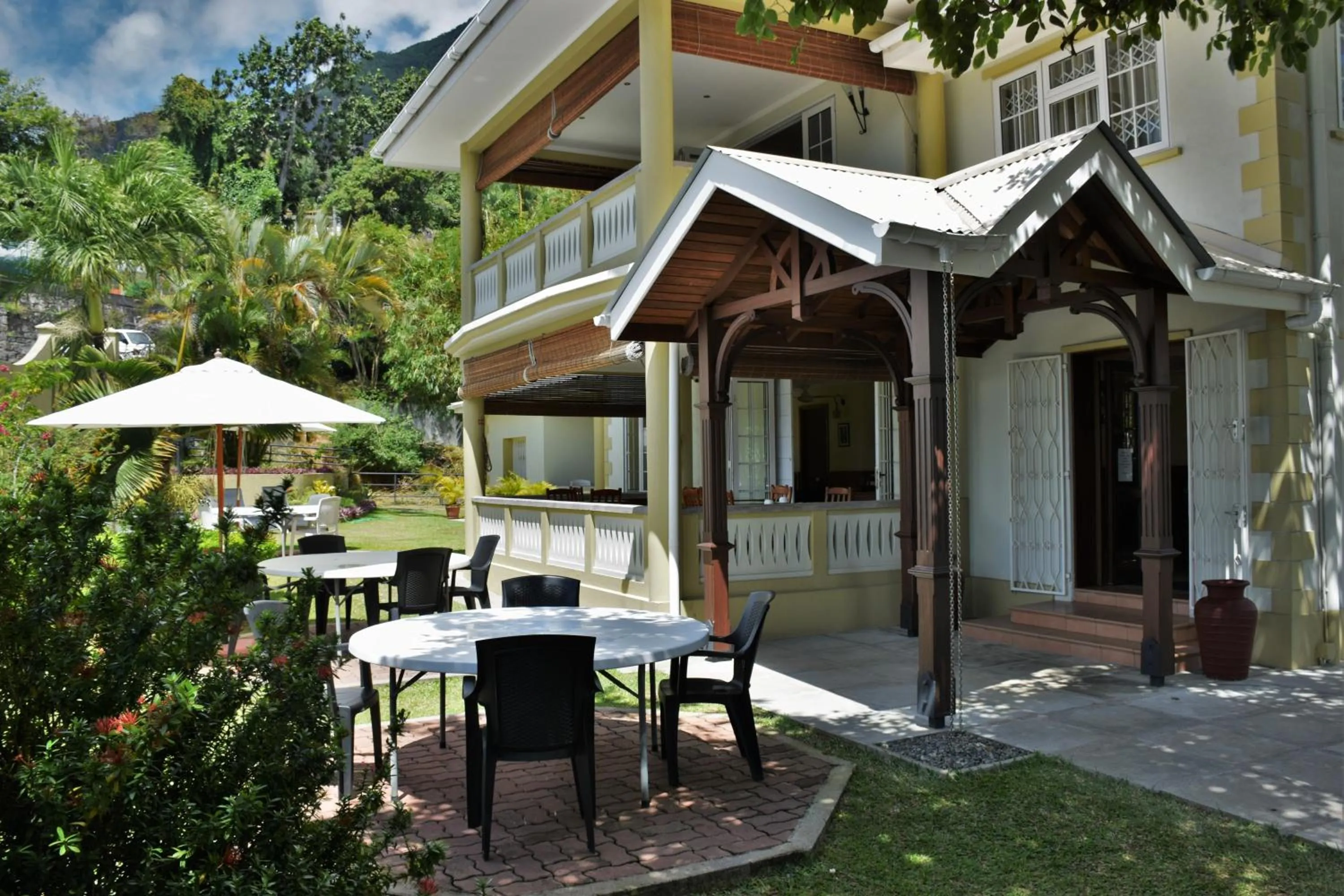 Facade/entrance in Bel Air Hotel