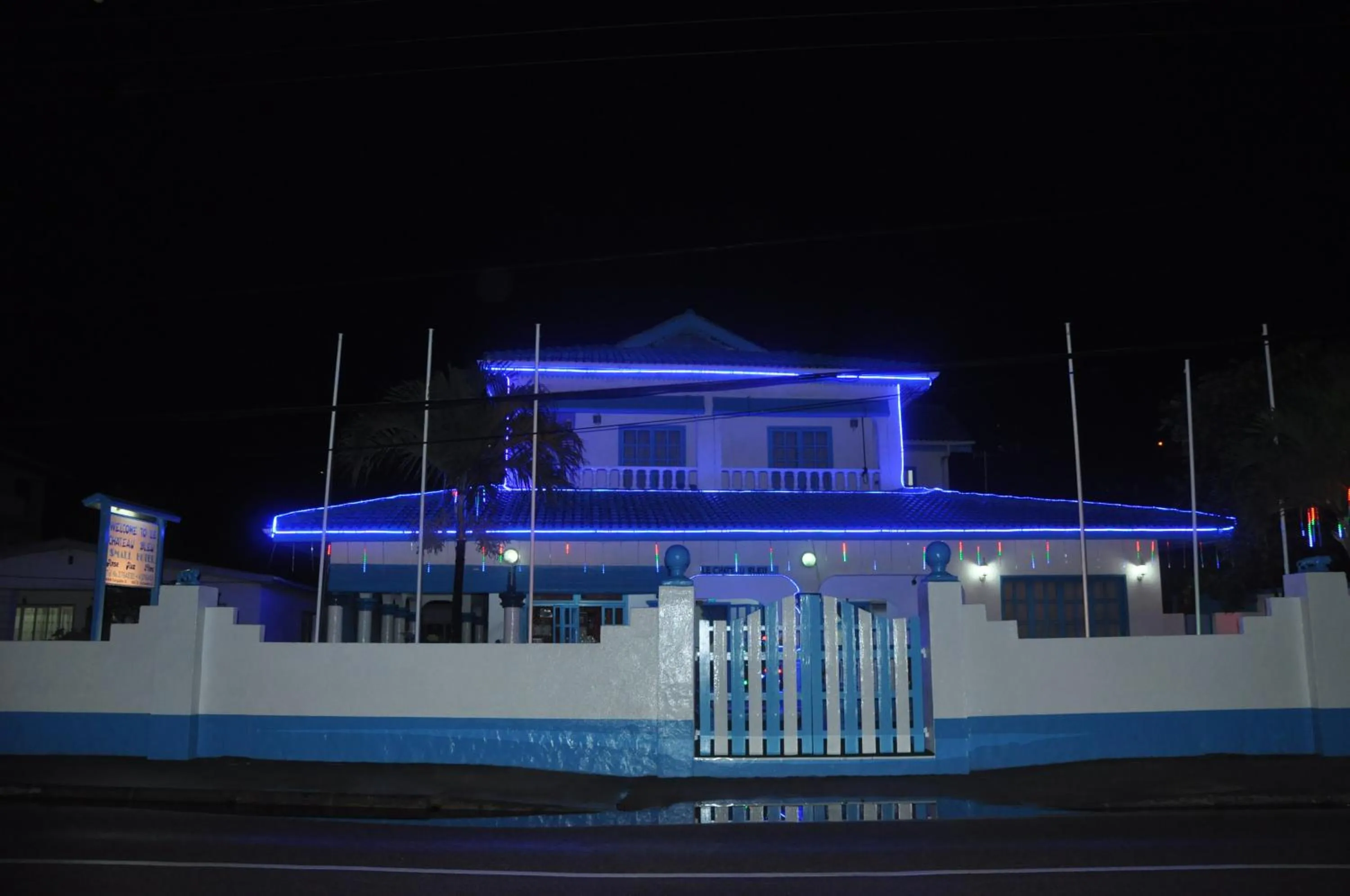 Facade/entrance in Le Chateau Bleu