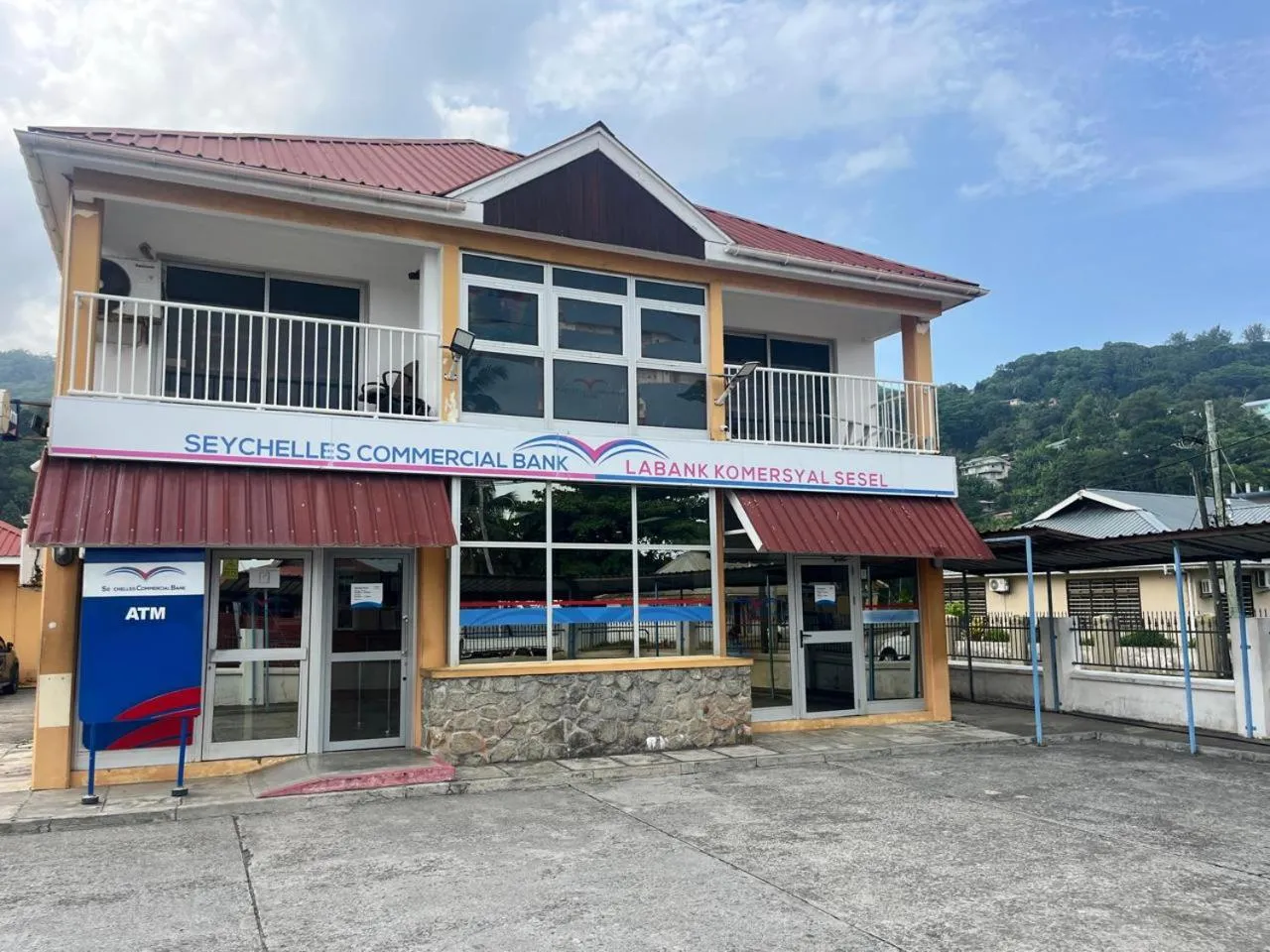 ATM in Le Chateau Bleu