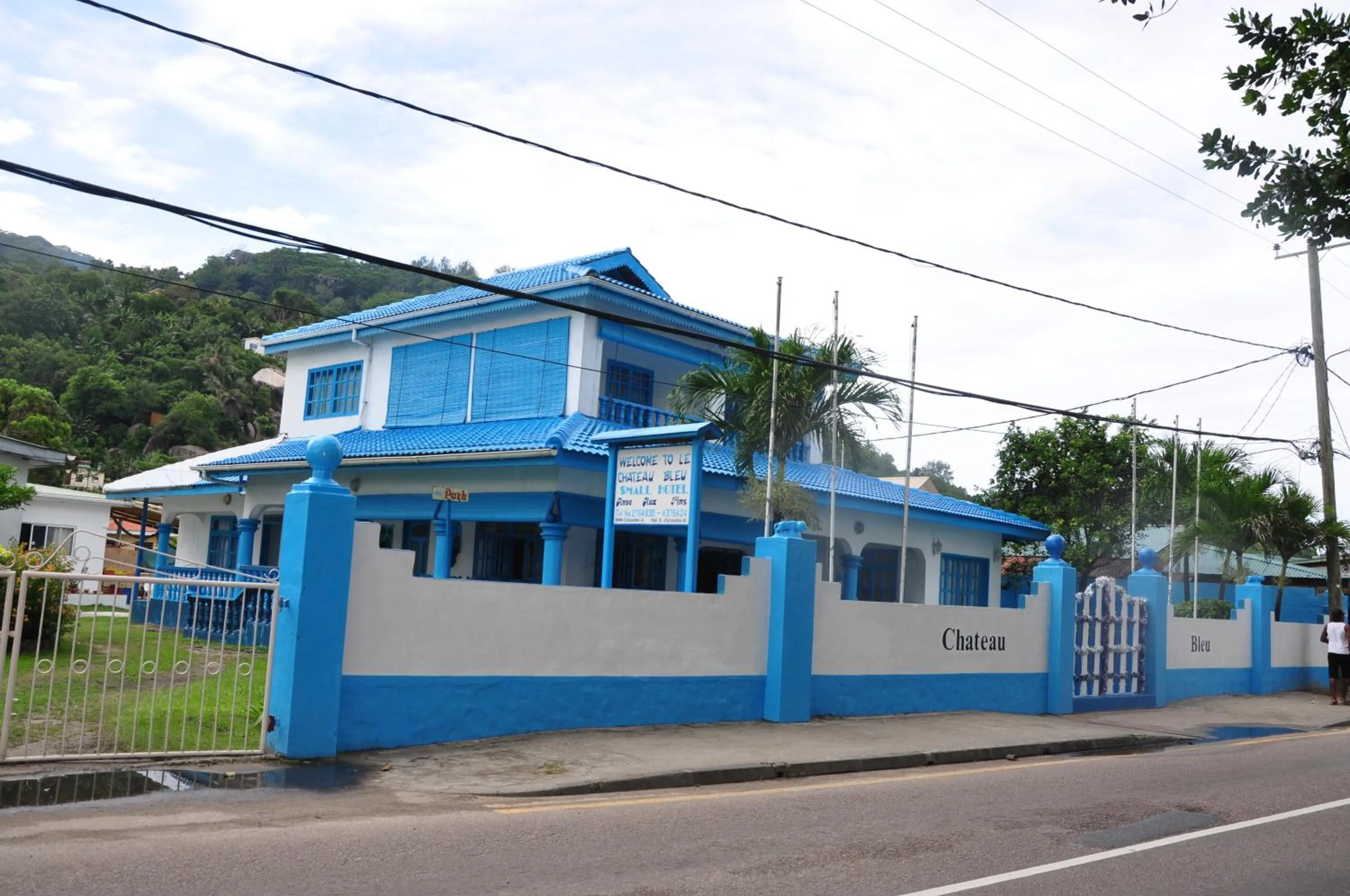 Facade/entrance in Le Chateau Bleu