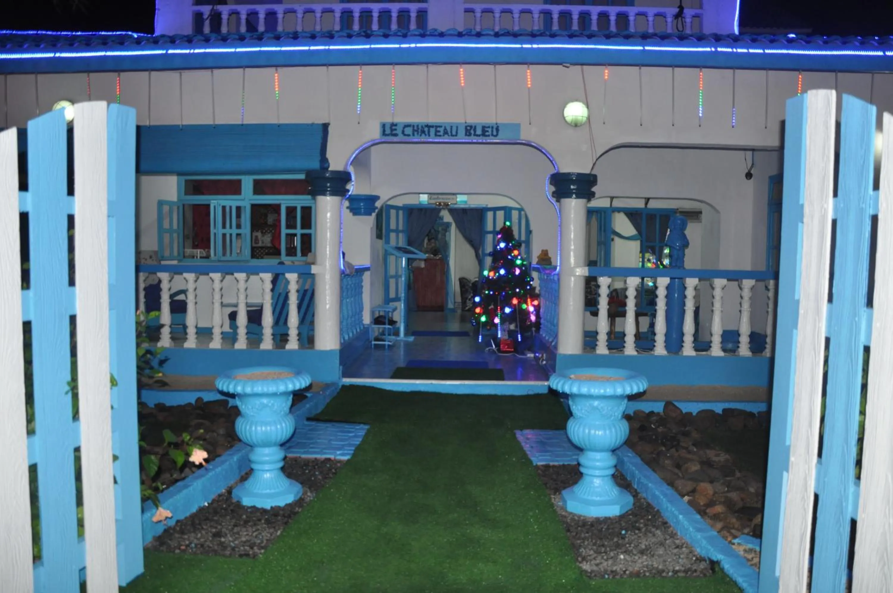 Facade/entrance in Le Chateau Bleu