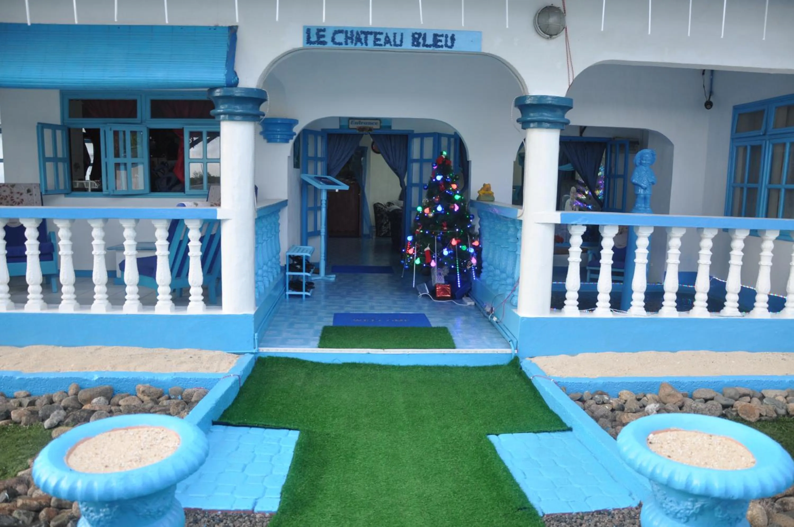 Facade/entrance in Le Chateau Bleu