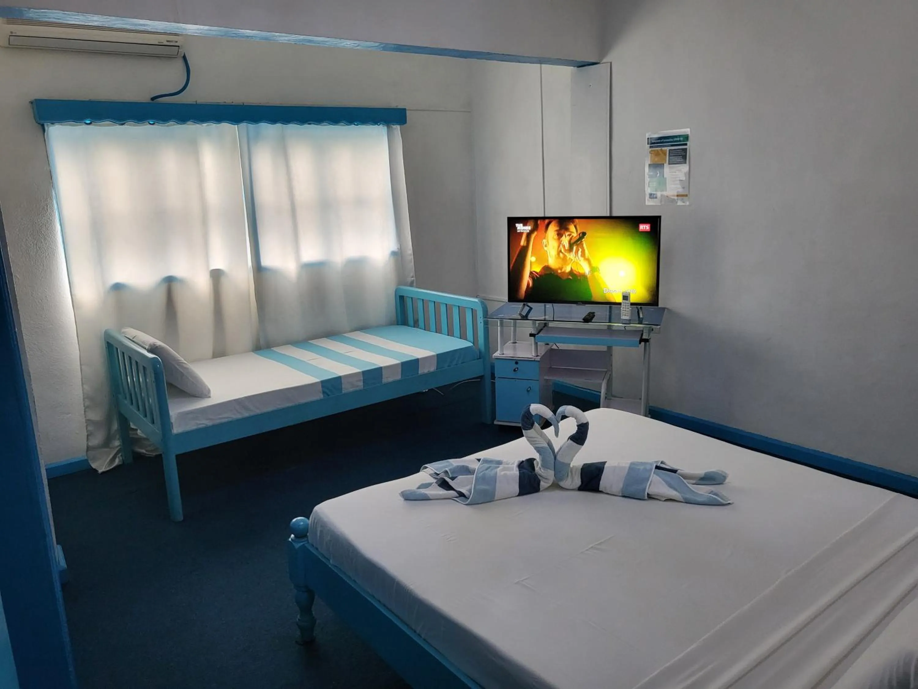 TV and multimedia, Bed in Le Chateau Bleu