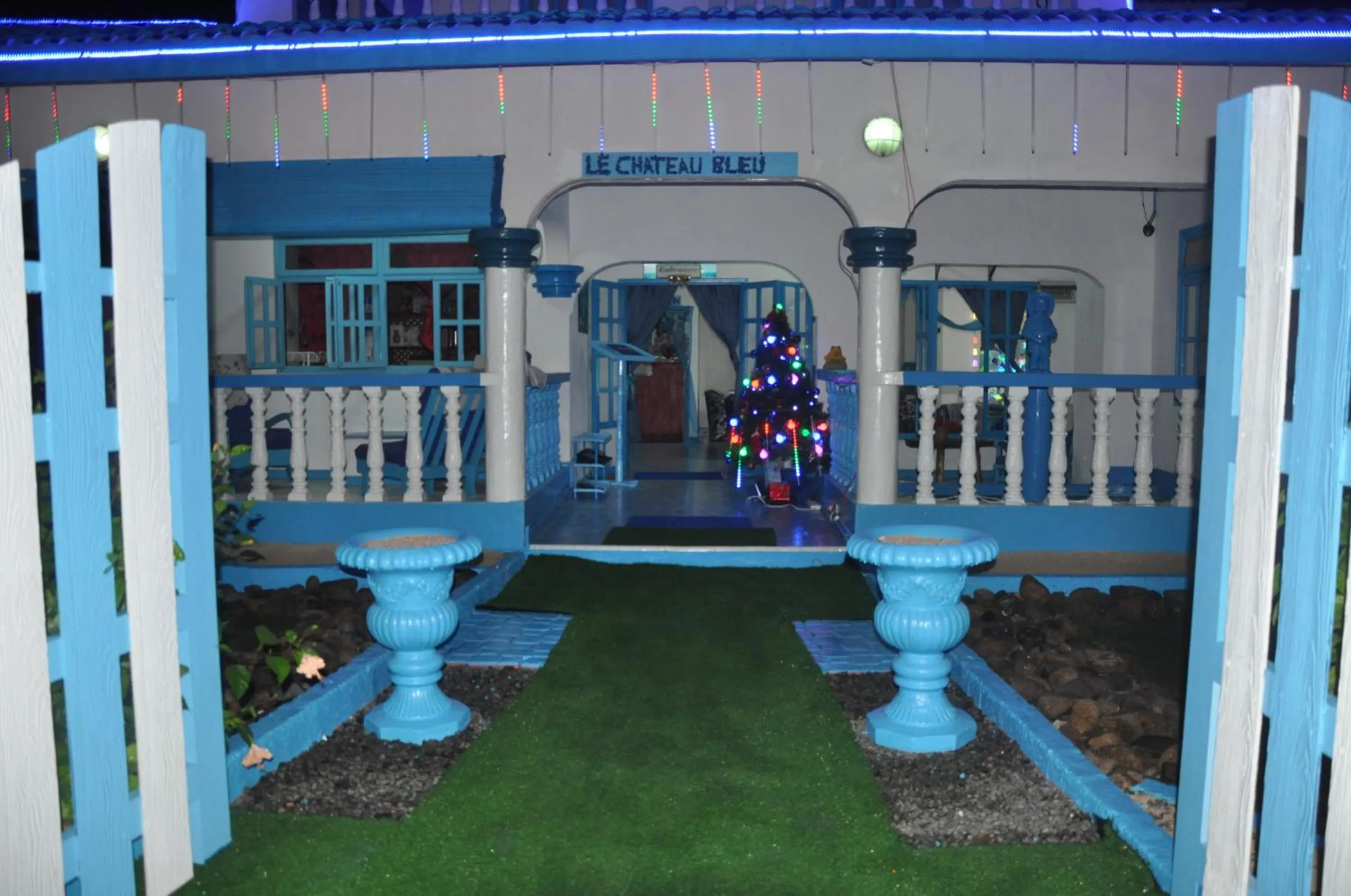 Facade/entrance in Le Chateau Bleu