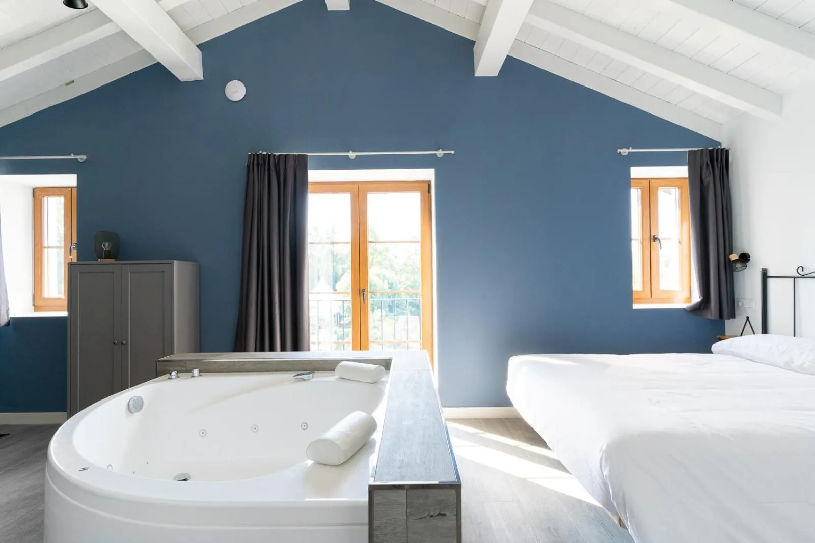 Bathroom, Bed in Jardines Villaverde