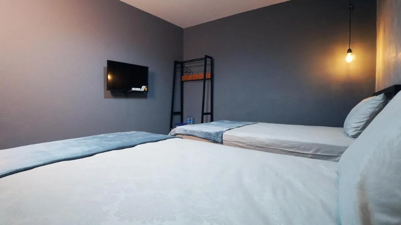 Bed in Hostel 18 Pasangan Butuh Surat Nikah