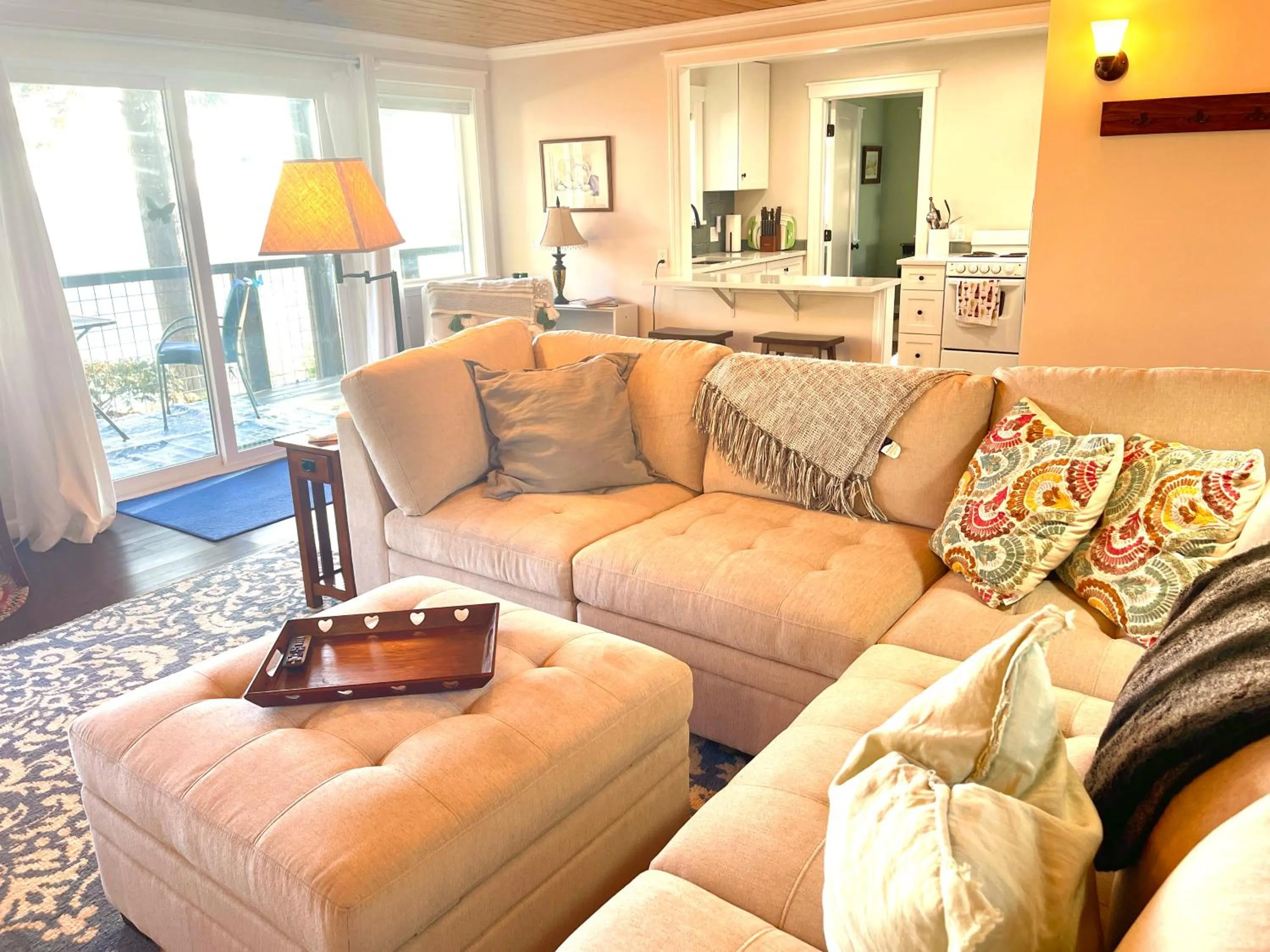 Puget Sound Chic Romantic Cottage with Private Beach Access & Gated Entry