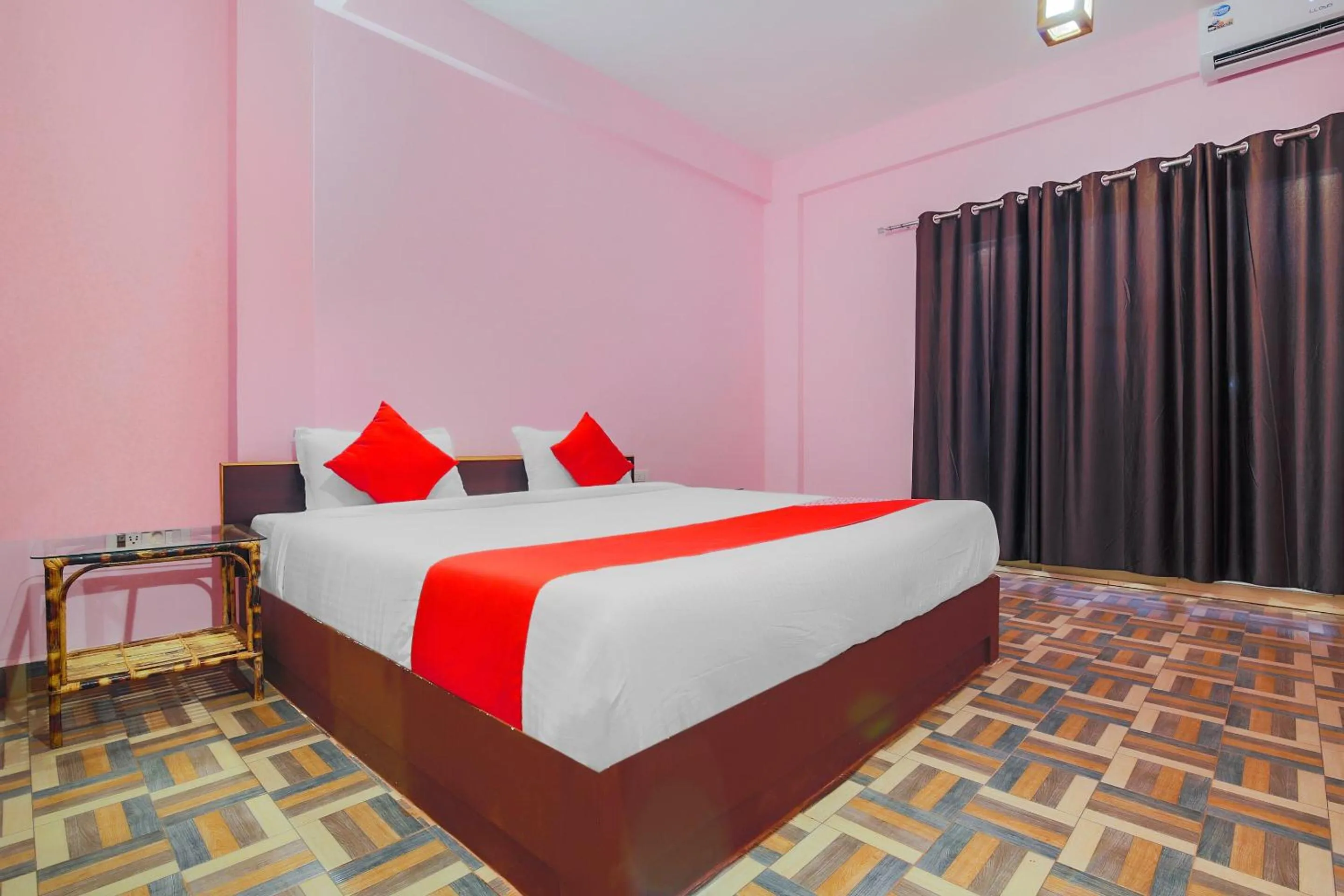 Bathroom, Bed in Hotel O Padma