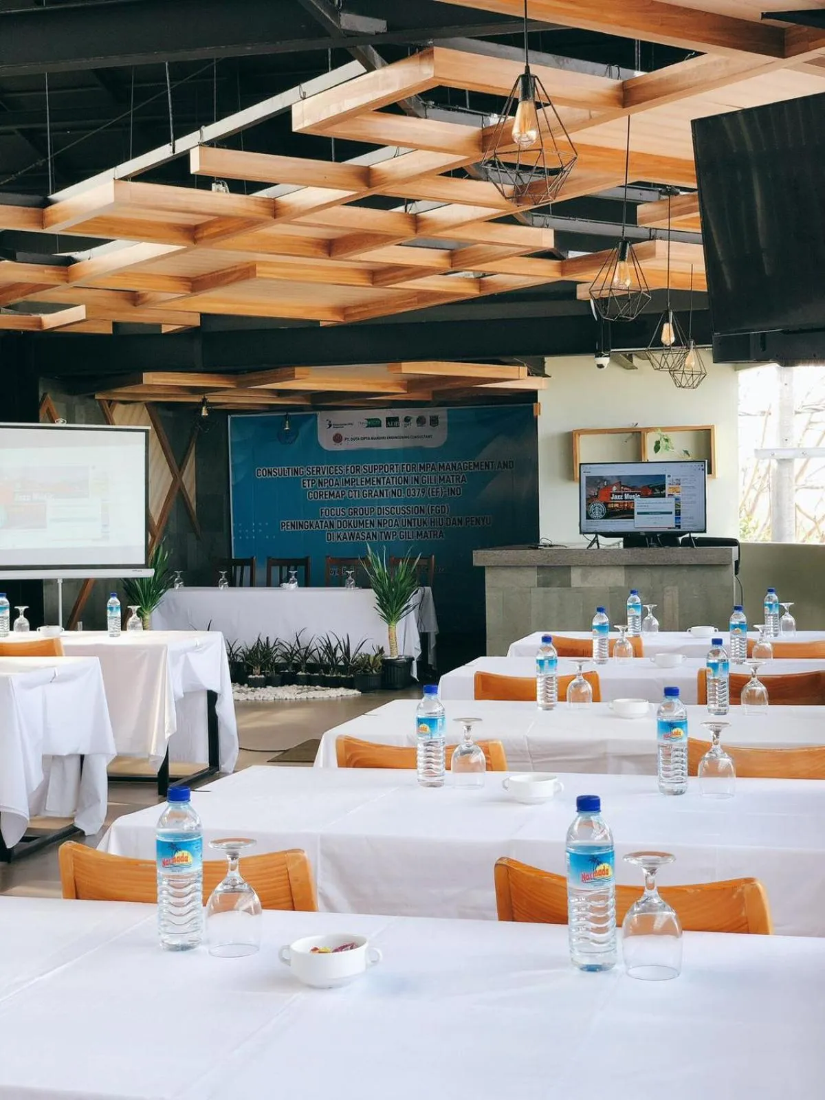 Restaurant/places to eat in Royal Regantris Trawangan