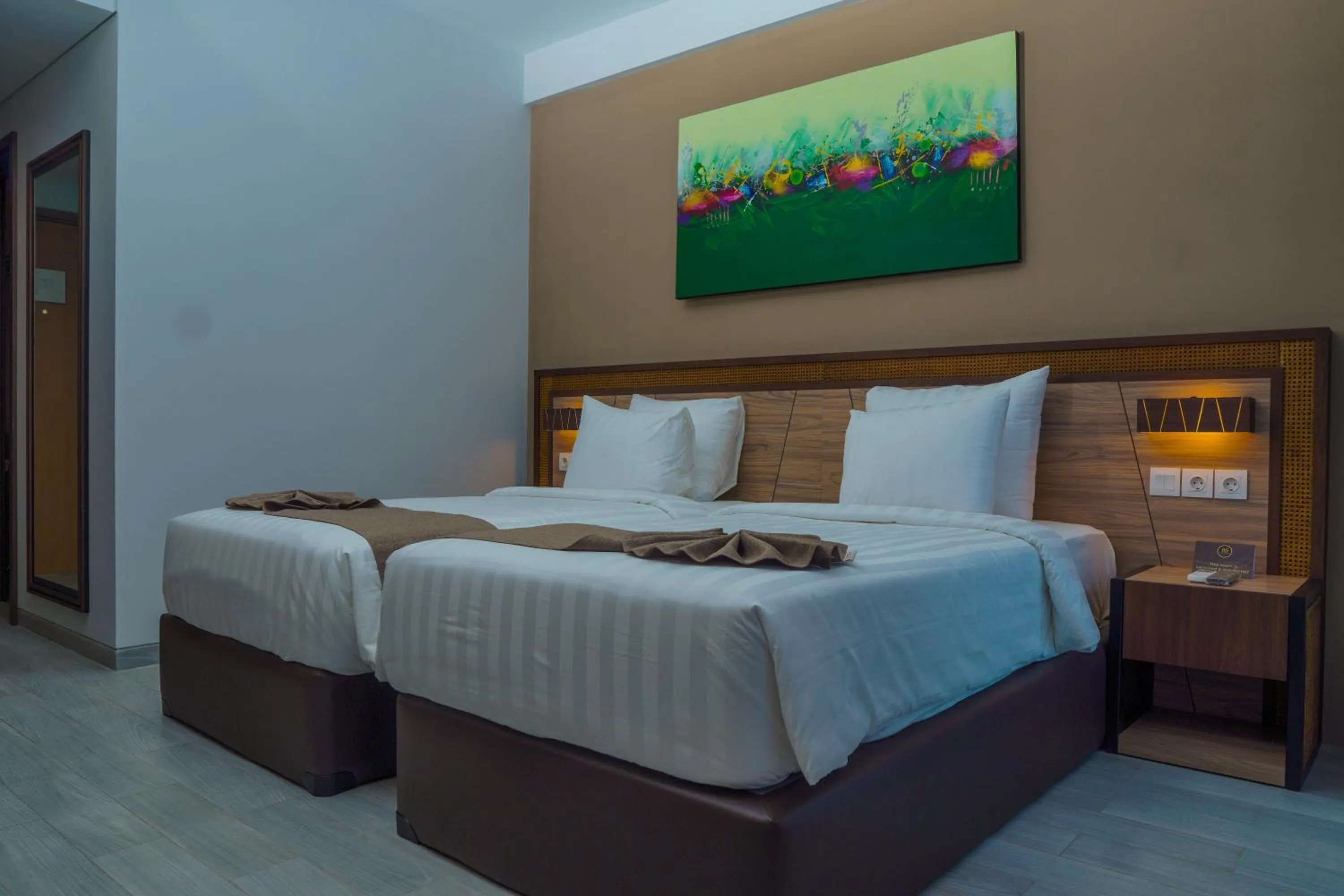 Bed in Royal Regantris Trawangan