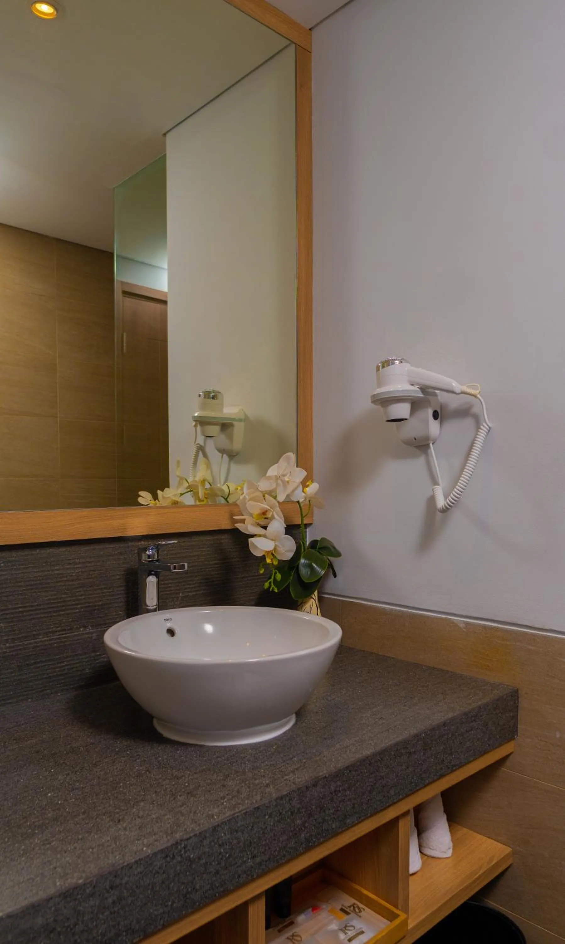 Bathroom in Royal Regantris Trawangan