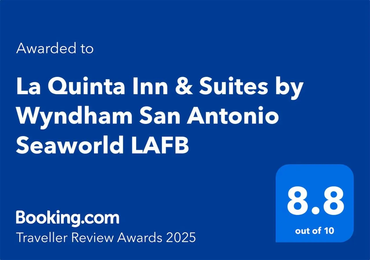 La Quinta Inn & Suites by Wyndham San Antonio Seaworld LAFB