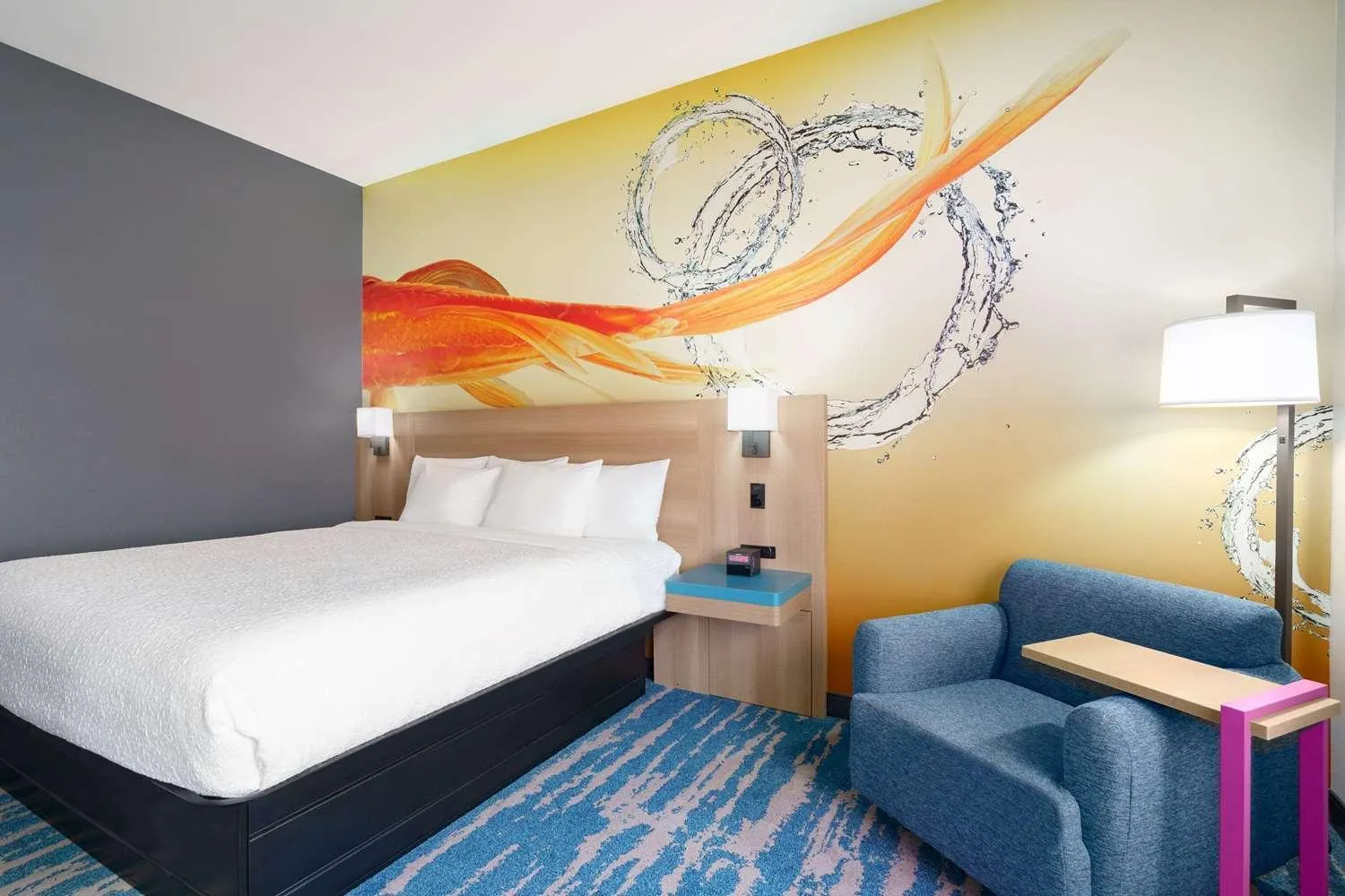 Bed in La Quinta Inn & Suites by Wyndham San Antonio Seaworld LAFB