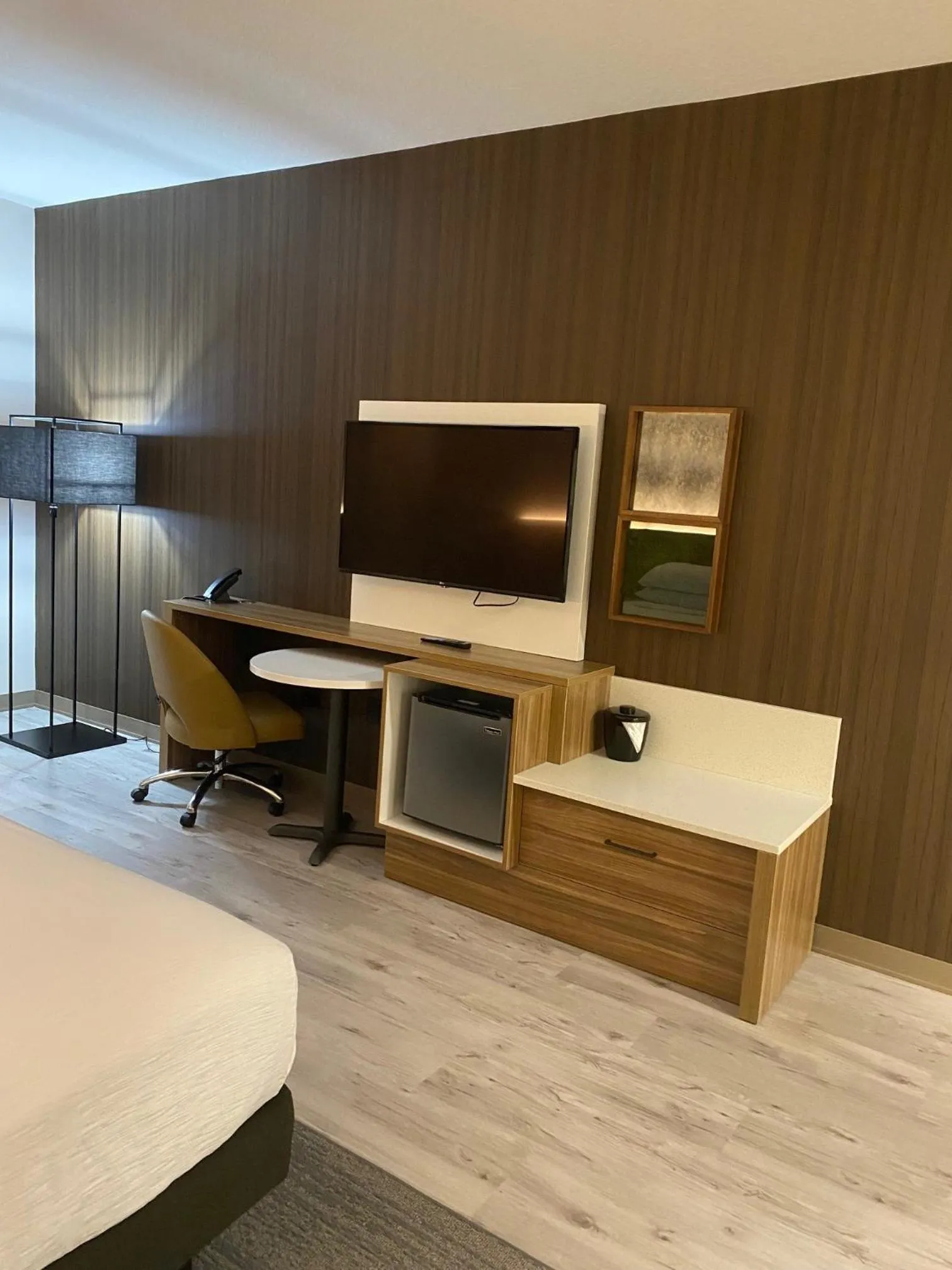 TV and multimedia in Wyndham Garden Orlando Airport - Free Airport Shuttle