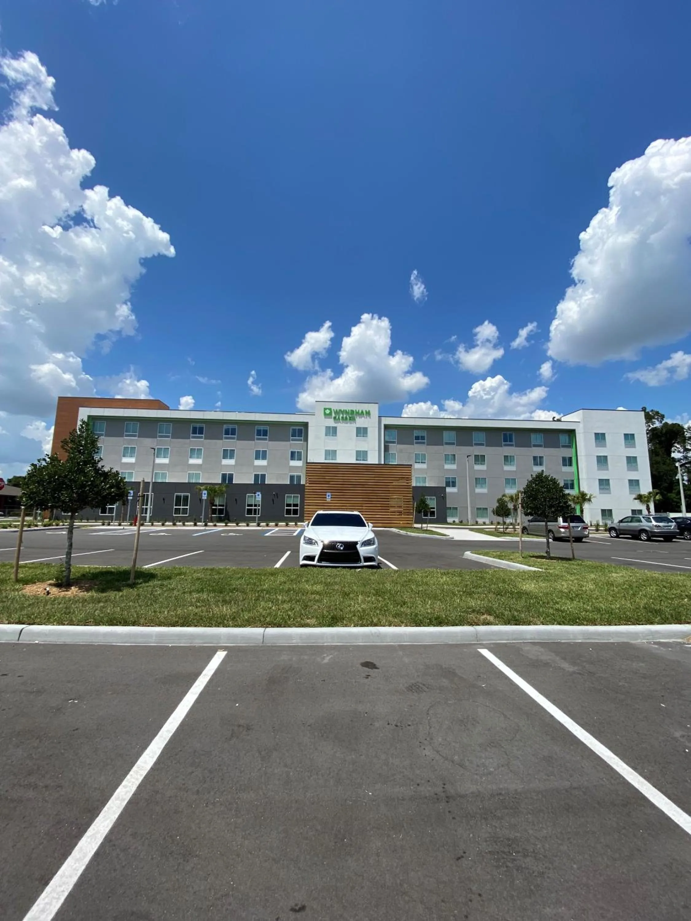 Property building in Wyndham Garden Orlando Airport - Free Airport Shuttle