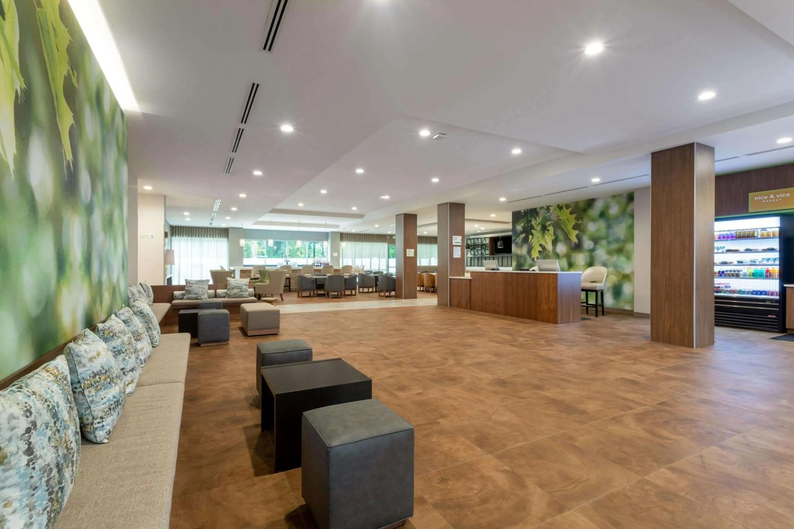 Lobby or reception in Wyndham Garden Orlando Airport - Free Airport Shuttle