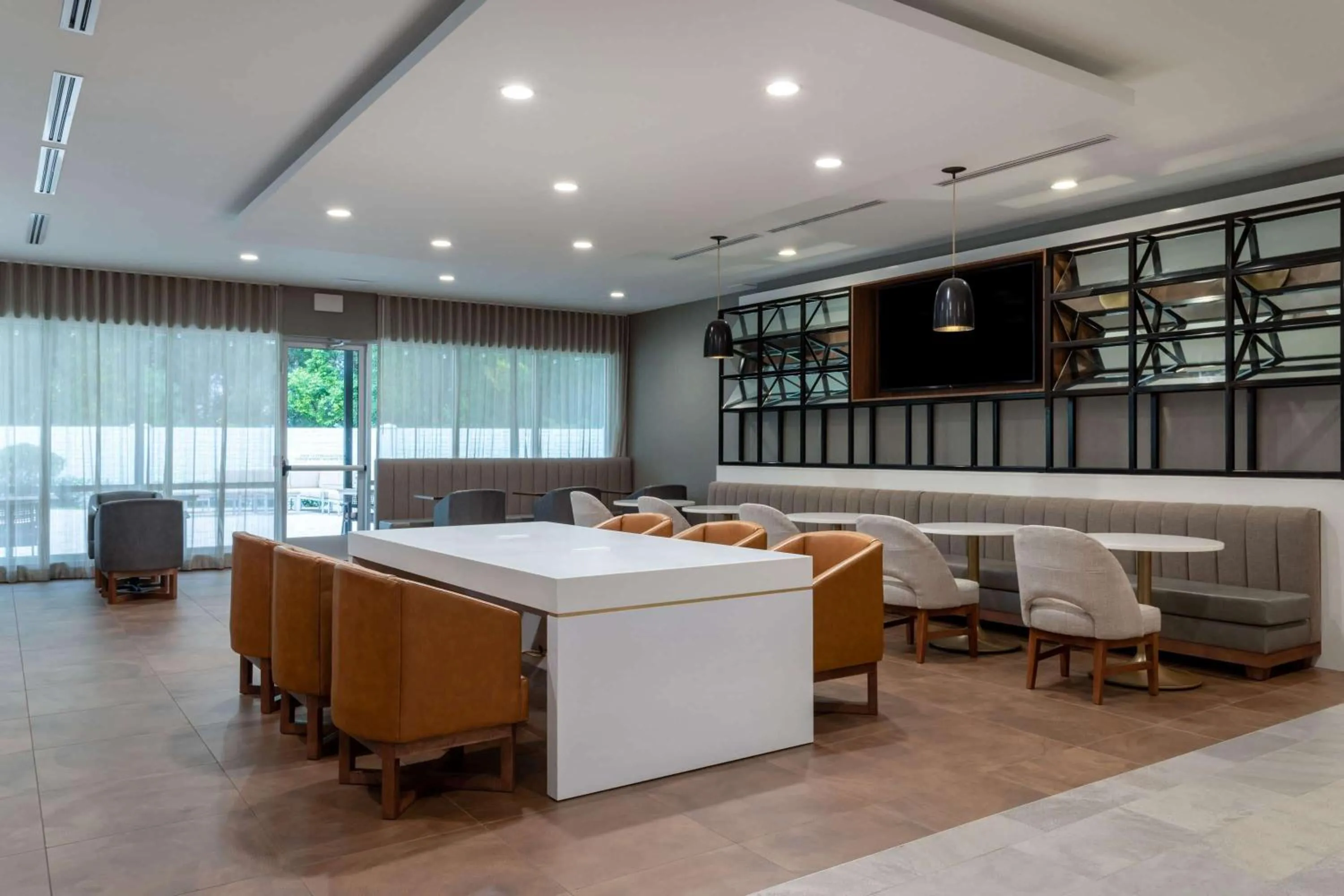 Restaurant/places to eat in Wyndham Garden Orlando Airport - Free Airport Shuttle