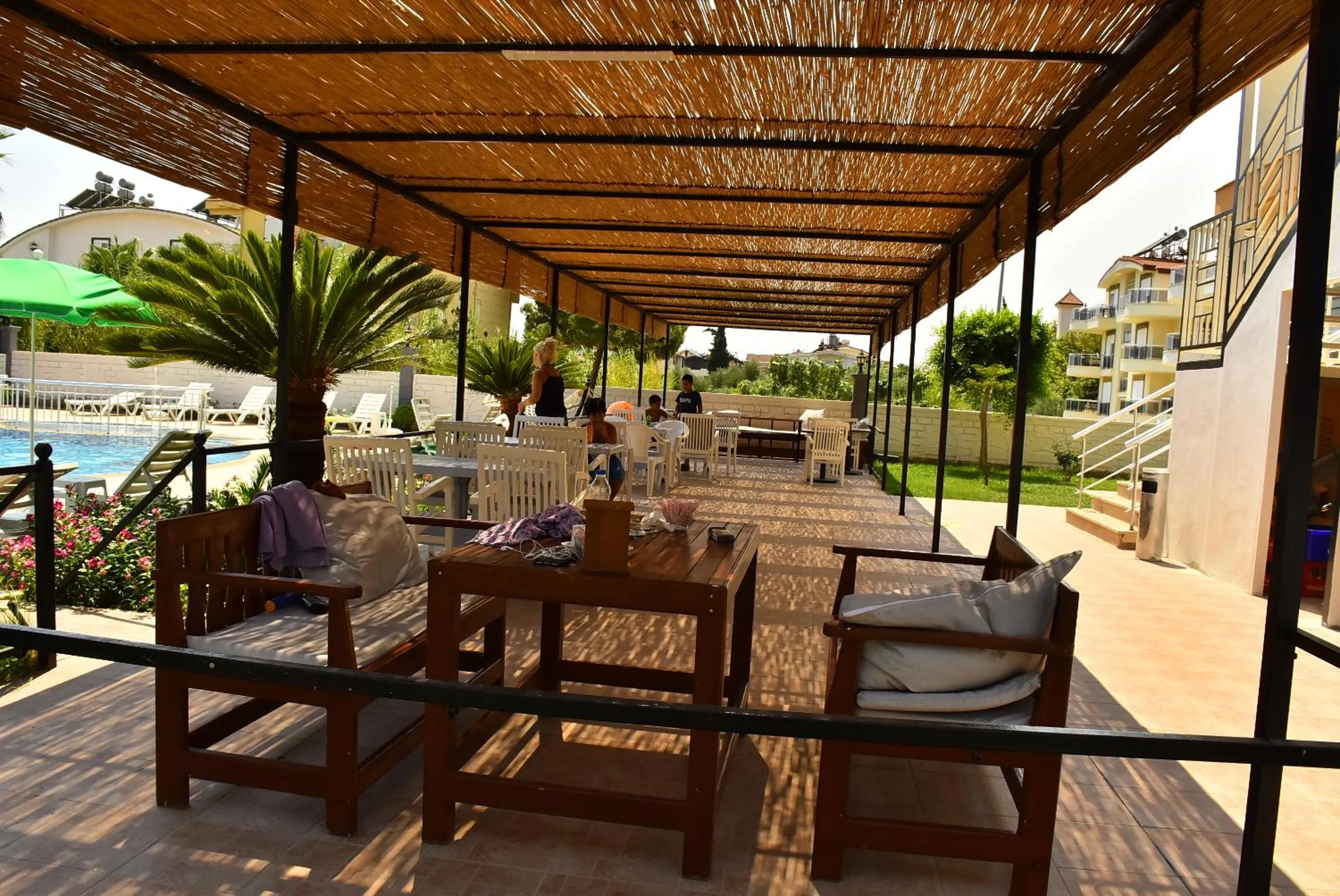 Restaurant/places to eat in Nora Suit Hotel