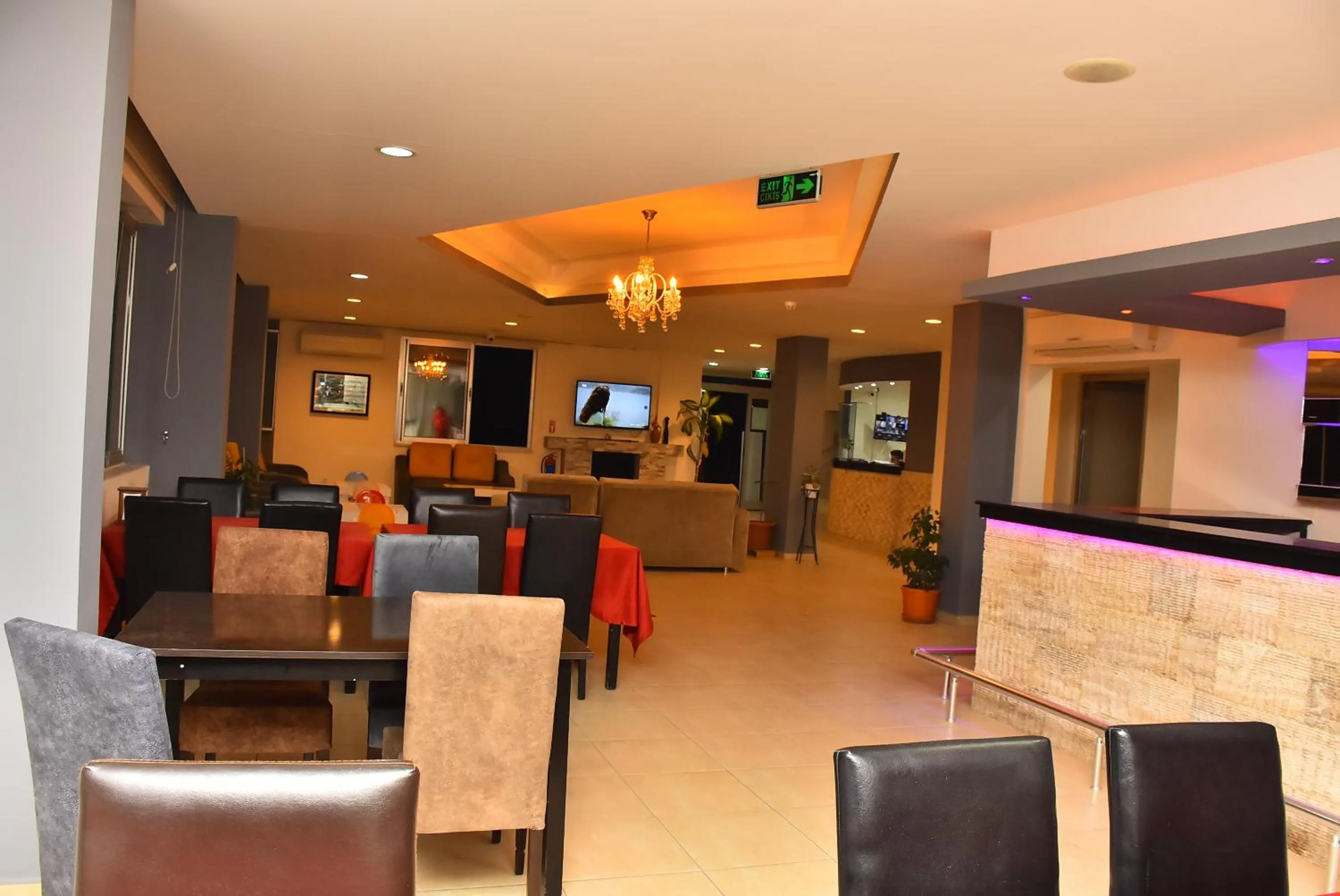 Restaurant/places to eat in Nora Suit Hotel