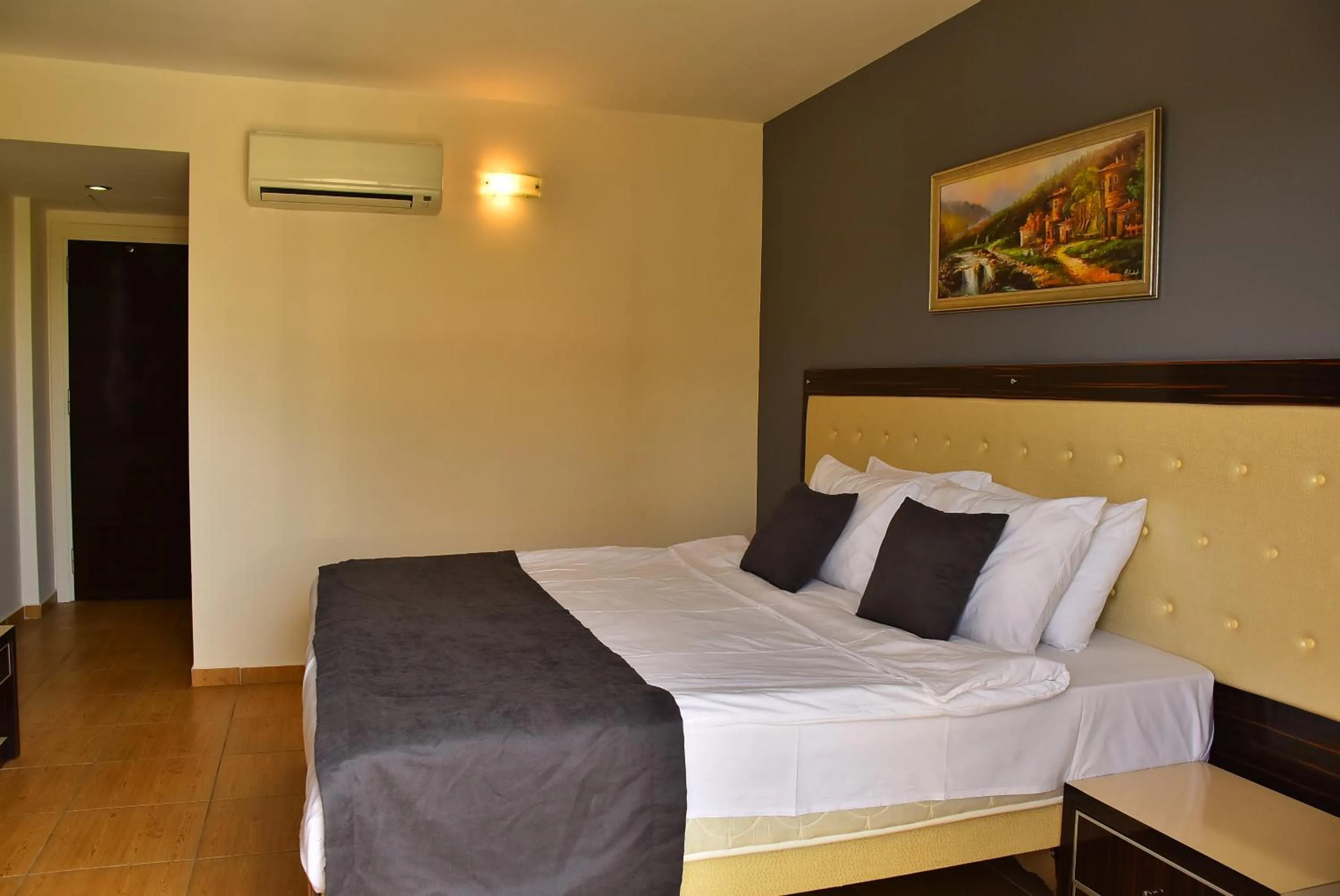 Bed in Nora Suit Hotel