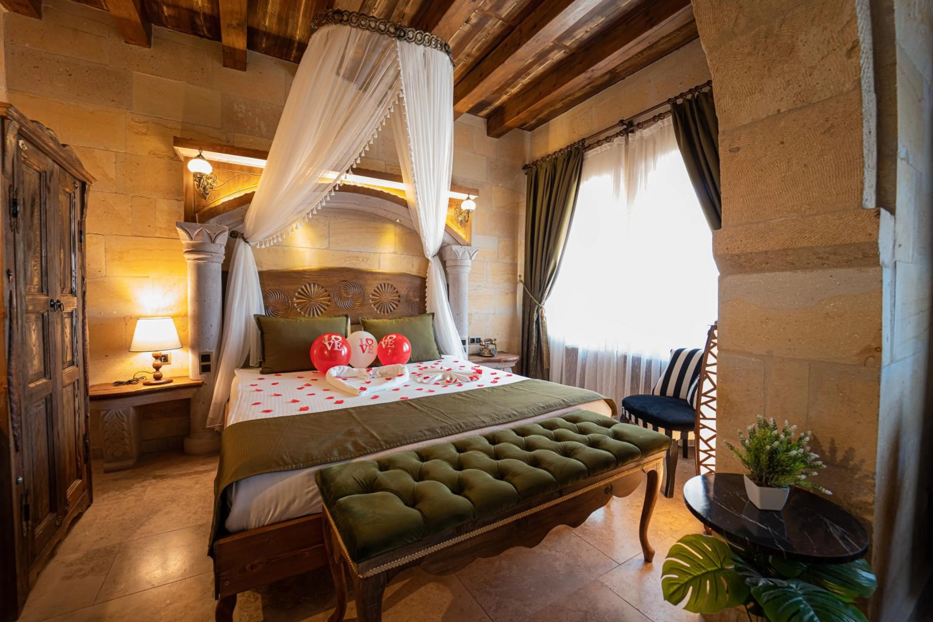 Queen Room in Pegas Cave Suites