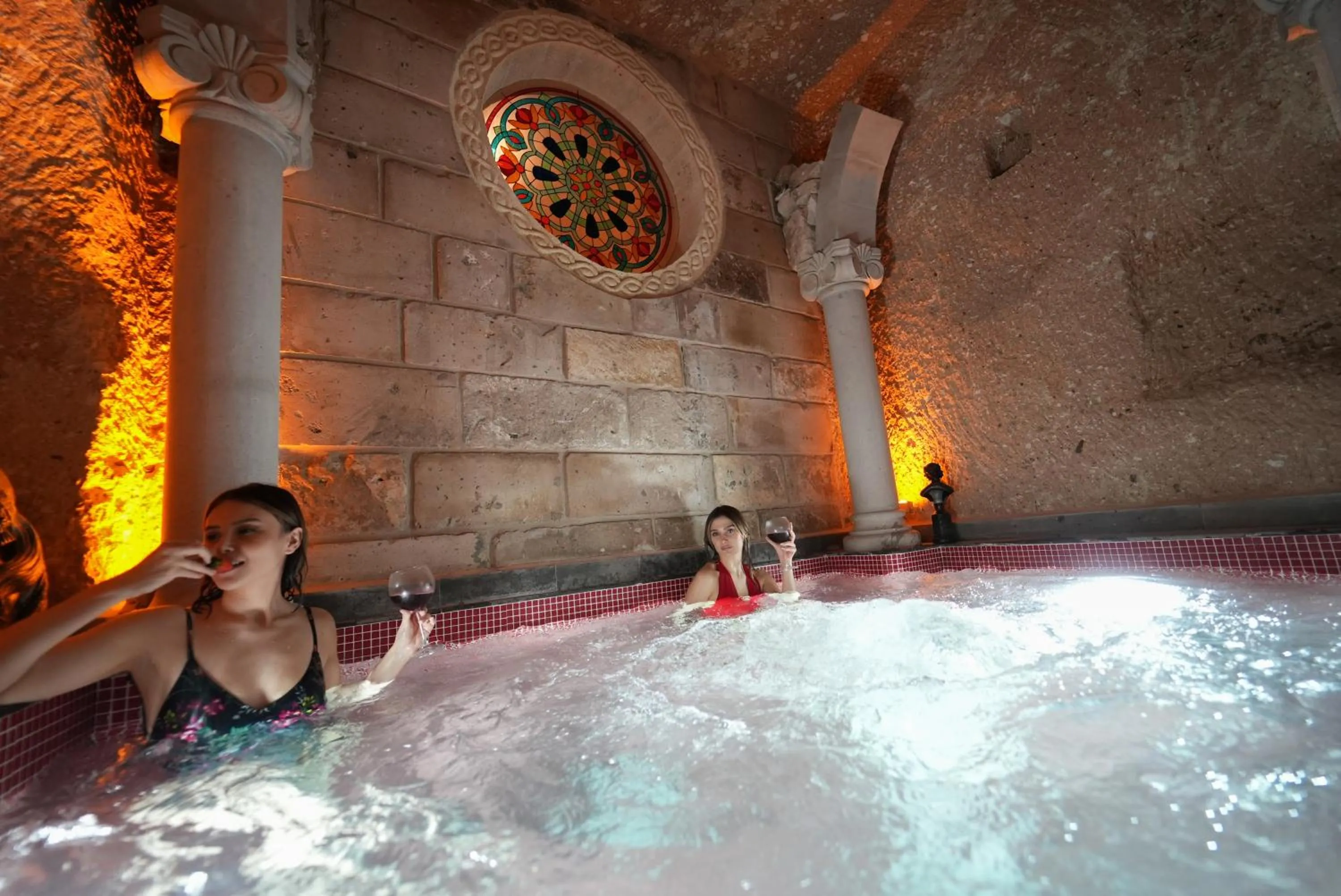 People in Pegas Cave Suites