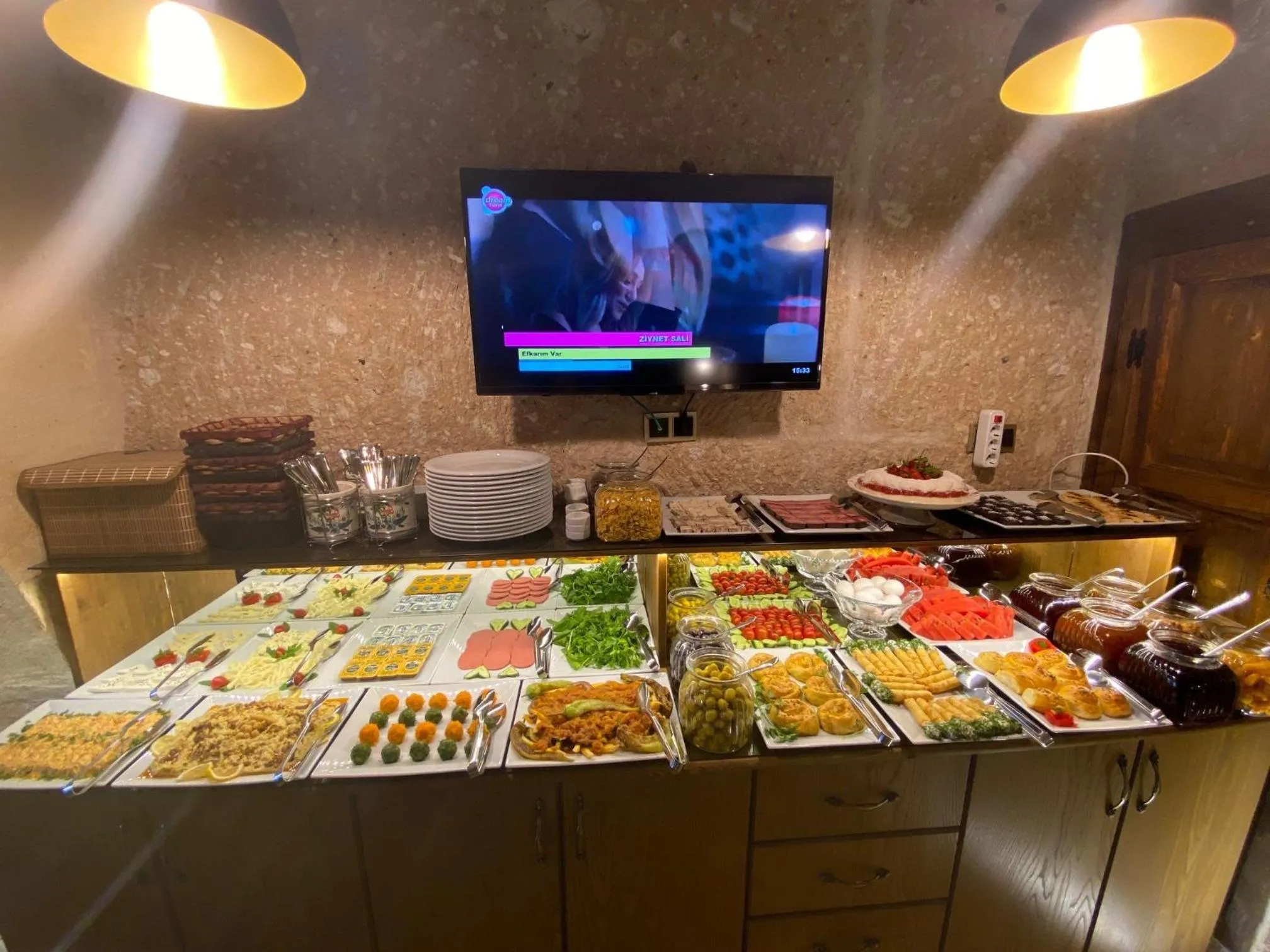 Food and drinks in Pegas Cave Suites