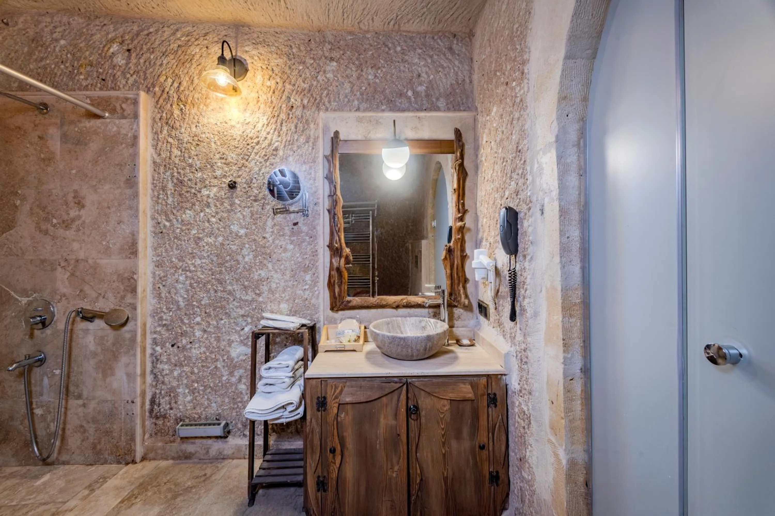 Bathroom in Pegas Cave Suites