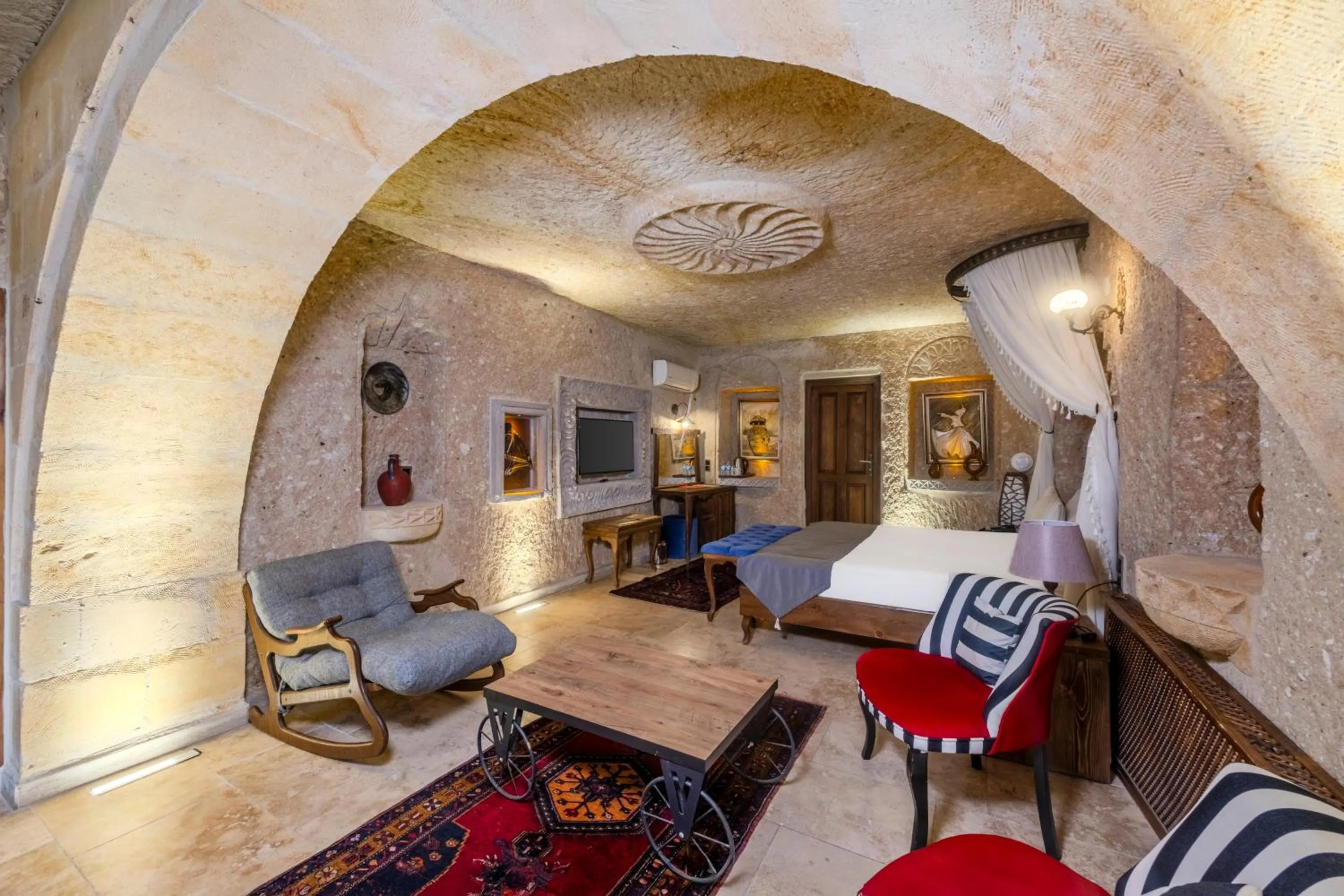 Photo of the whole room, Bed in Pegas Cave Suites