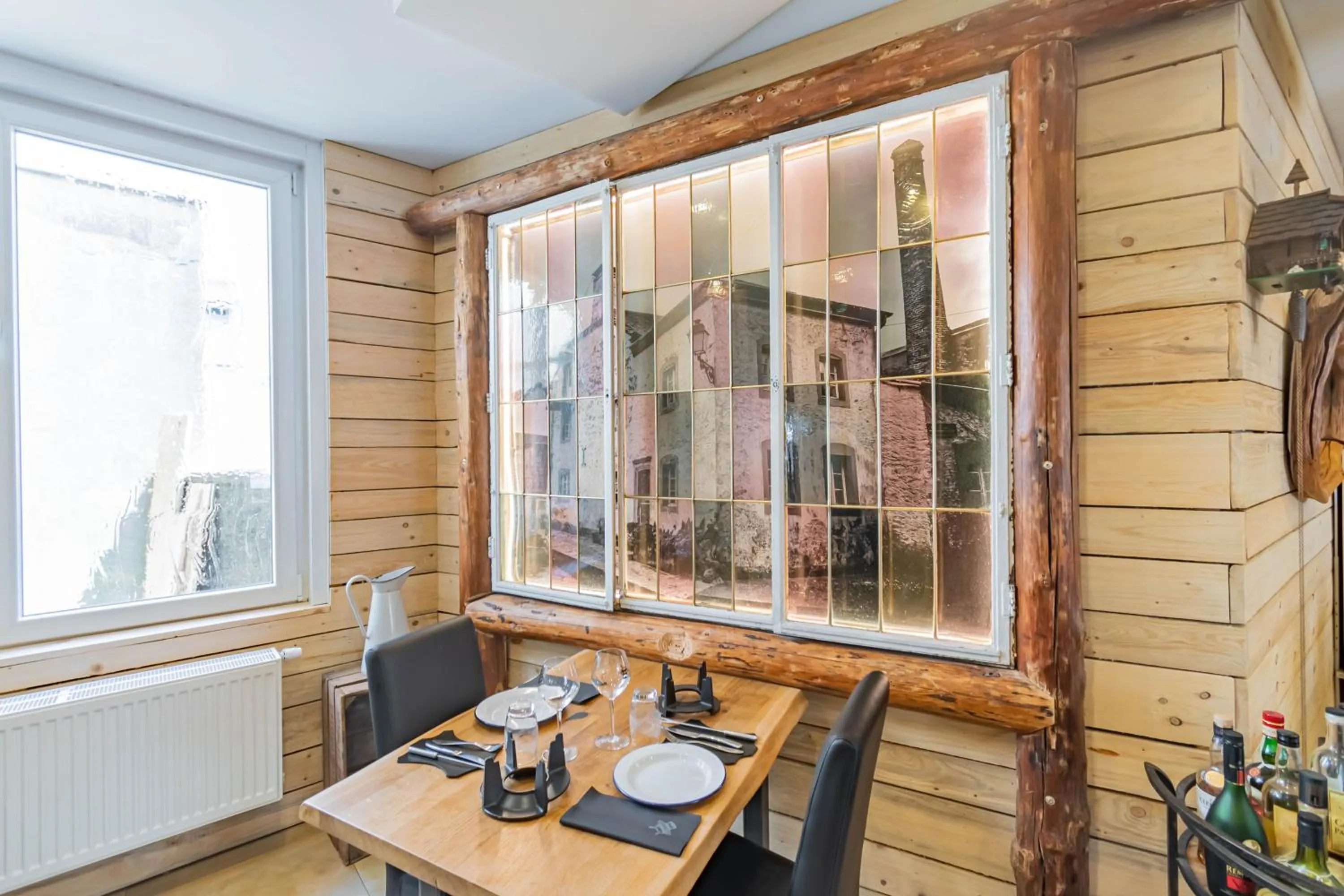 Restaurant/places to eat in Esplanade Hotel