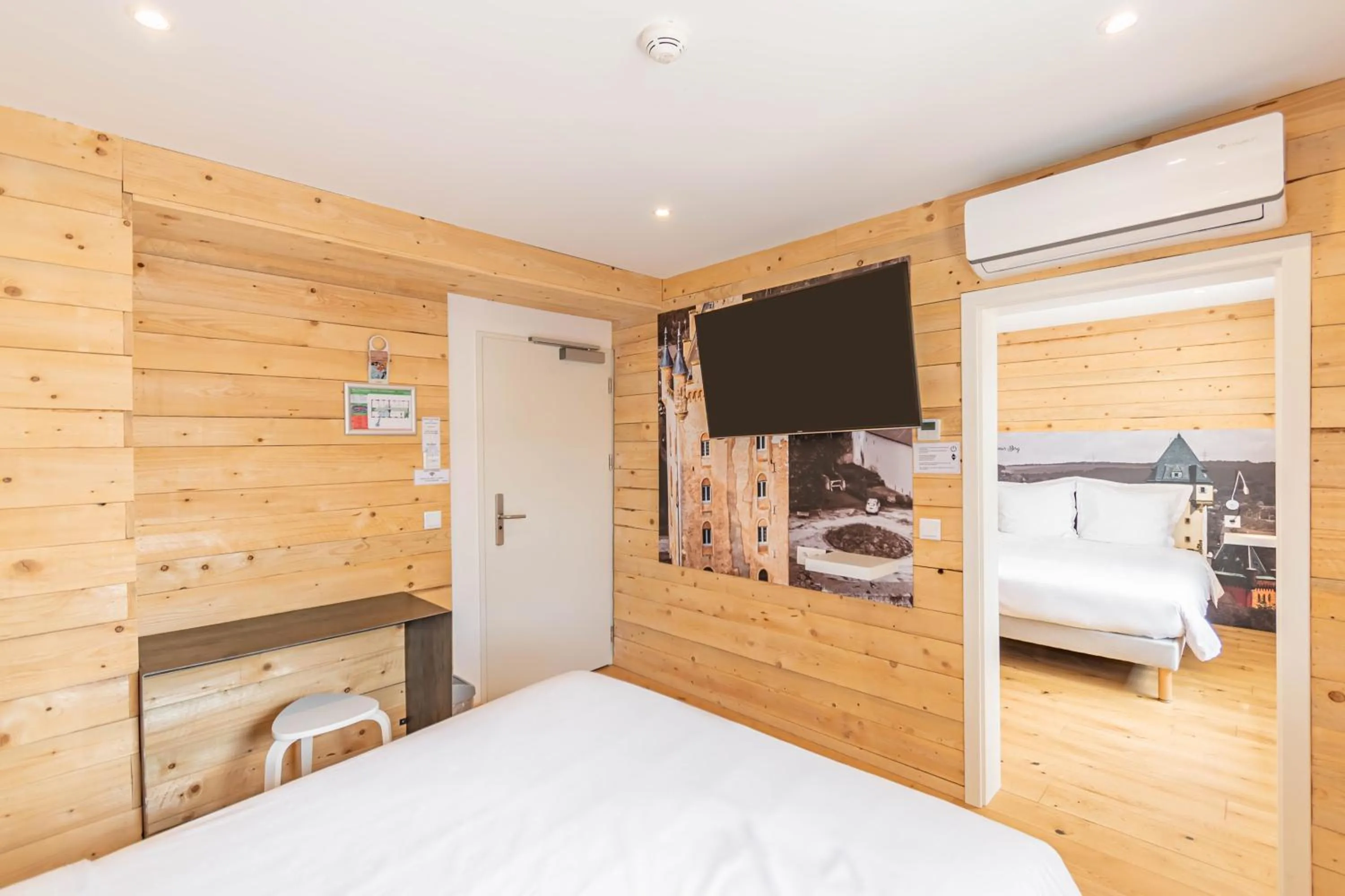 Bedroom, Bed in Esplanade Hotel