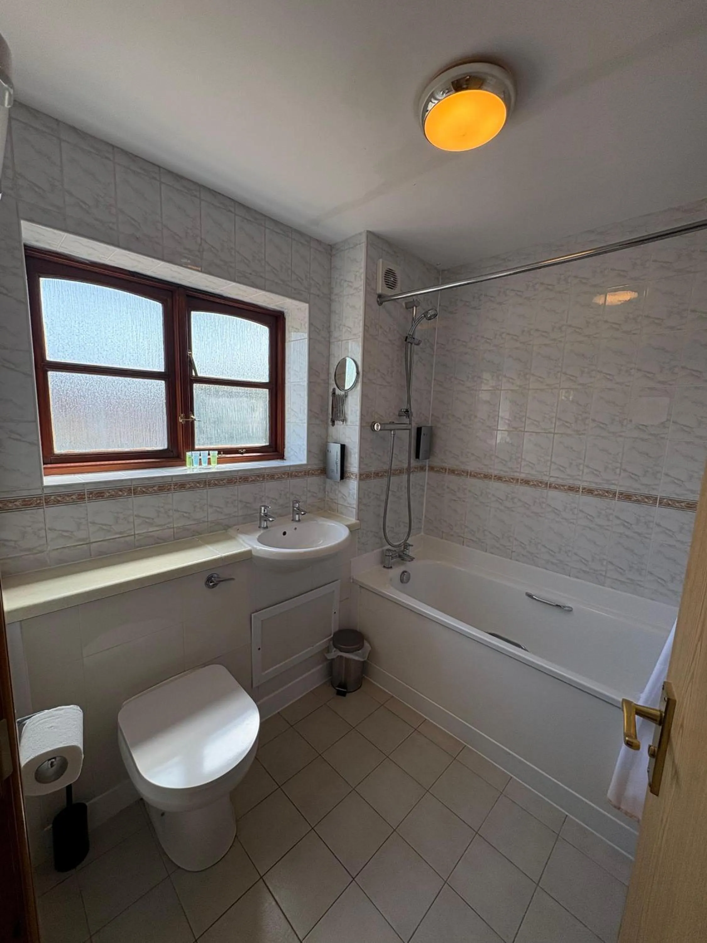 Toilet in Tollgate Hotel & Leisure