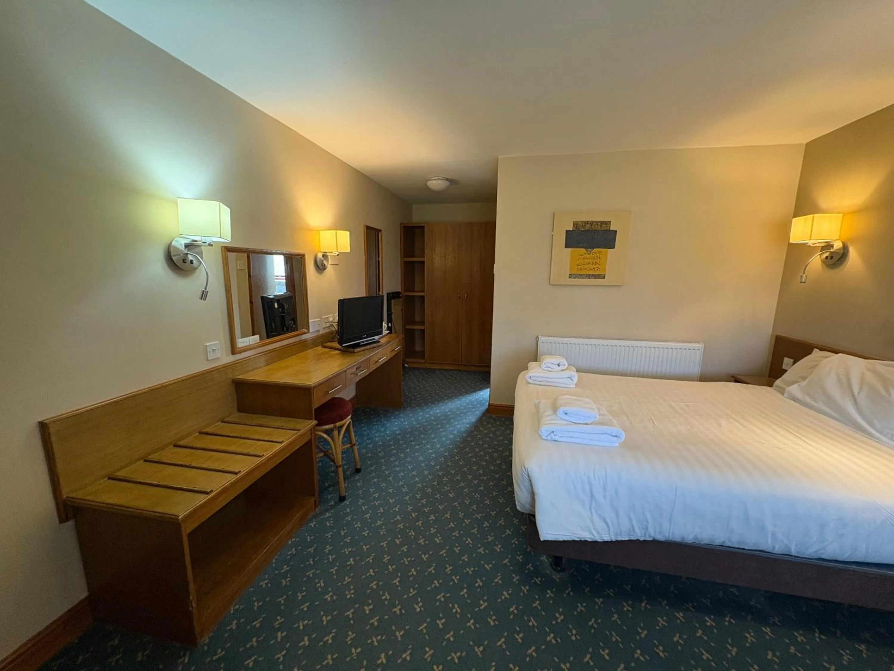 Bed in Tollgate Hotel & Leisure