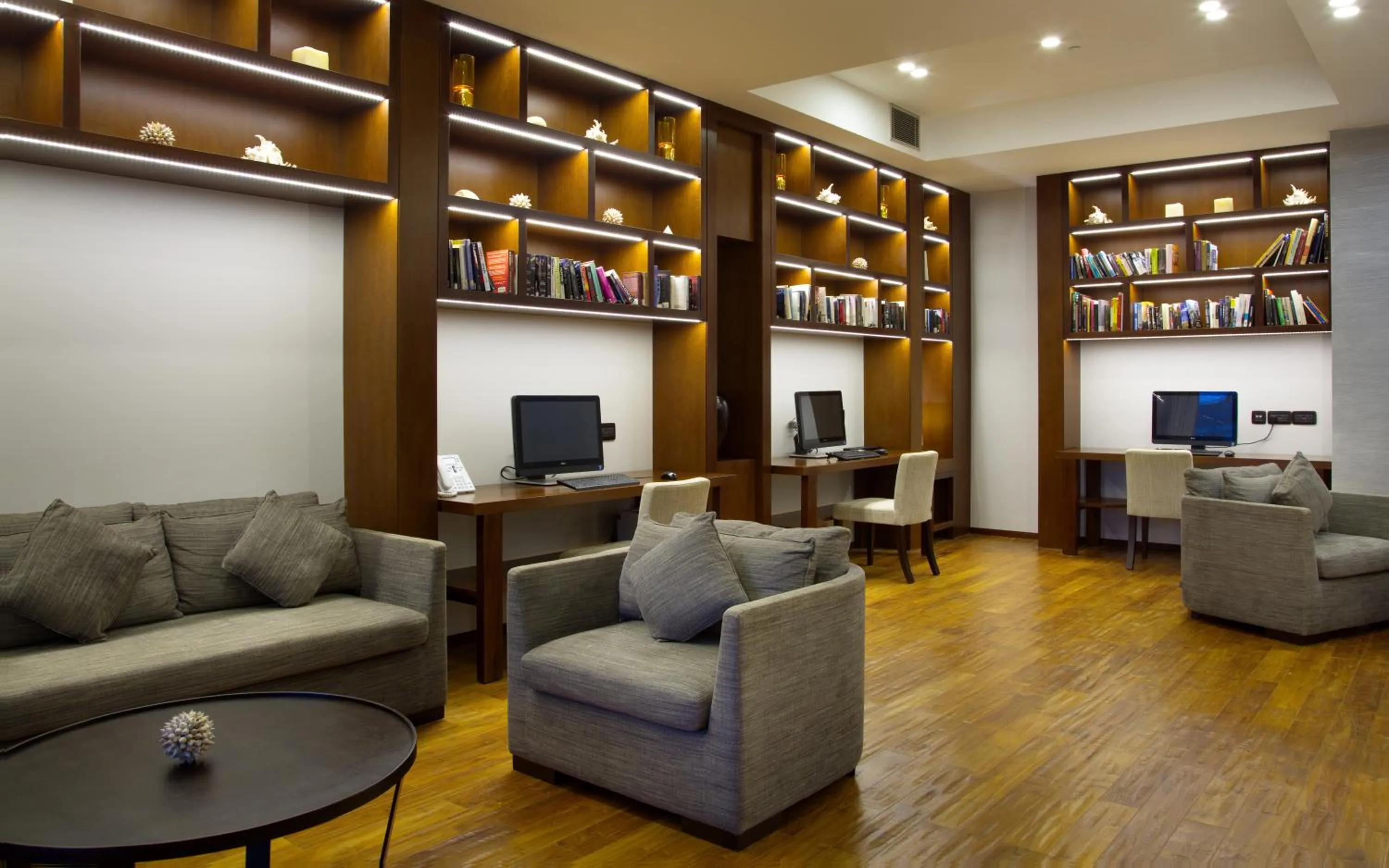 Communal lounge/ TV room in Savoy Seychelles Resort & Spa