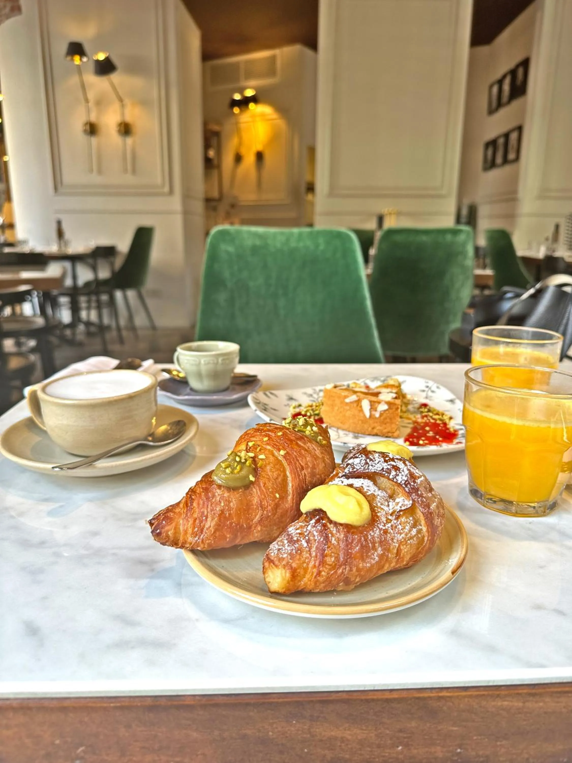 Food and drinks in Amabilia Suites