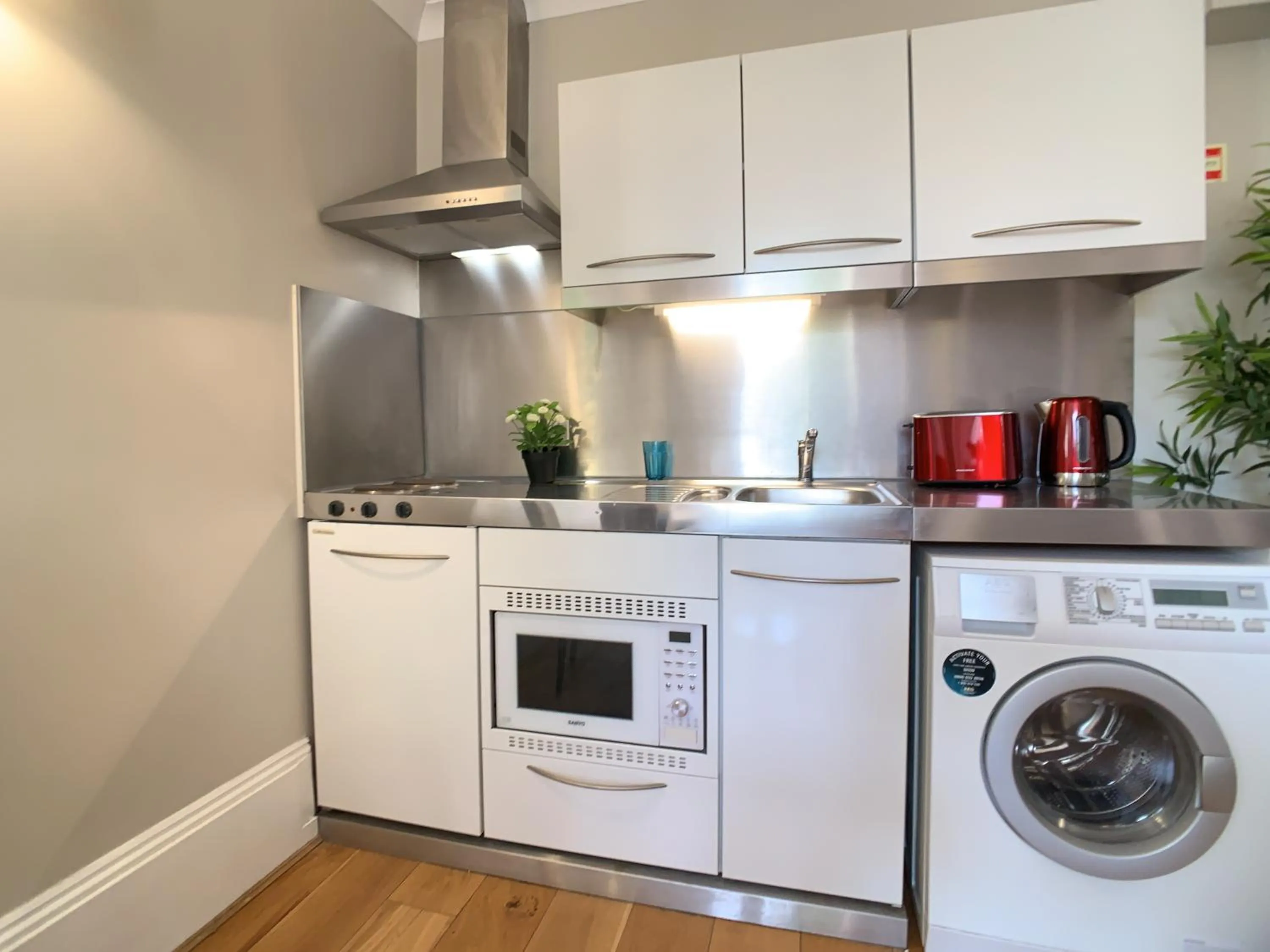 Kitchen or kitchenette in Queen Victoria Apartments