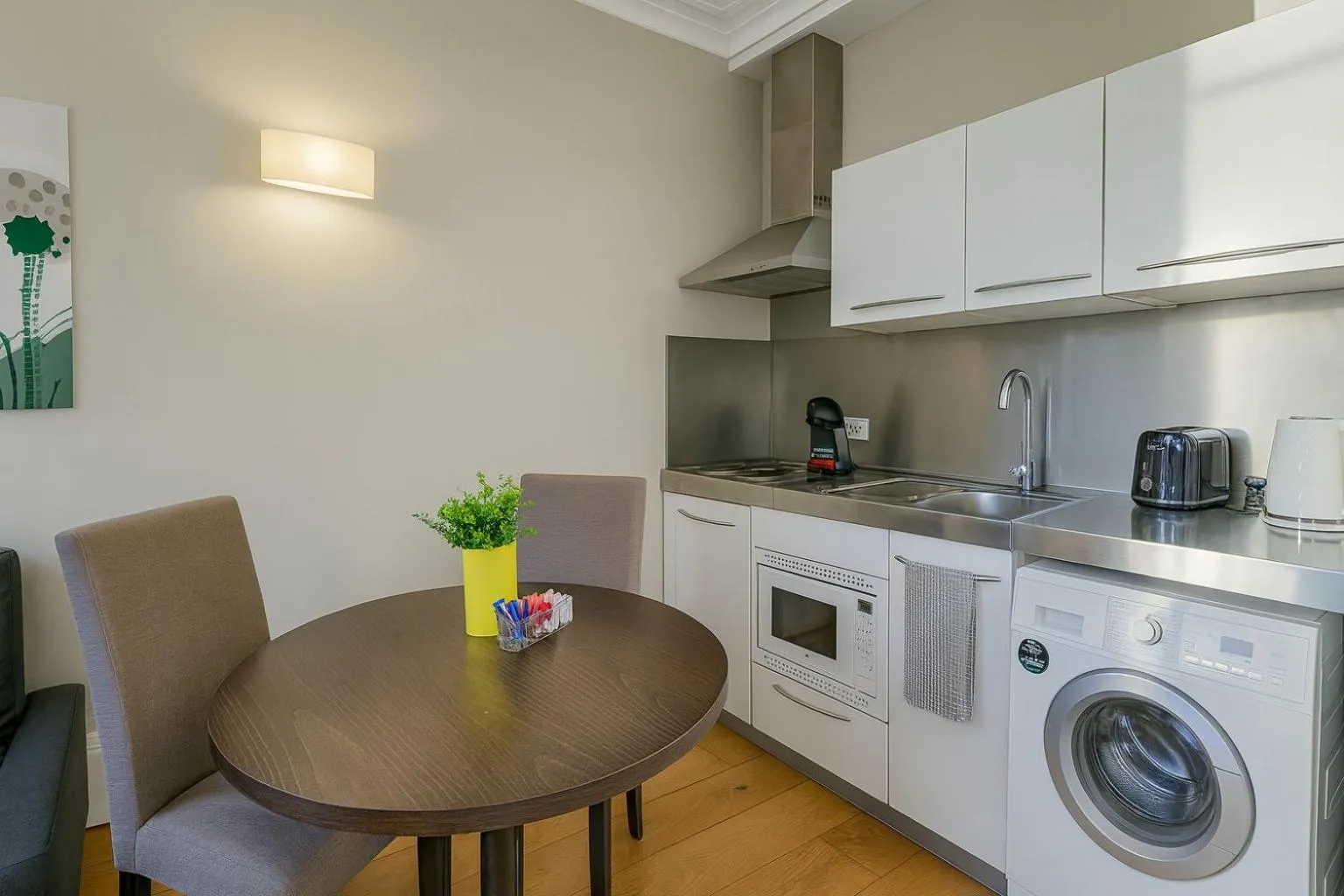 Kitchen or kitchenette in Queen Victoria Apartments