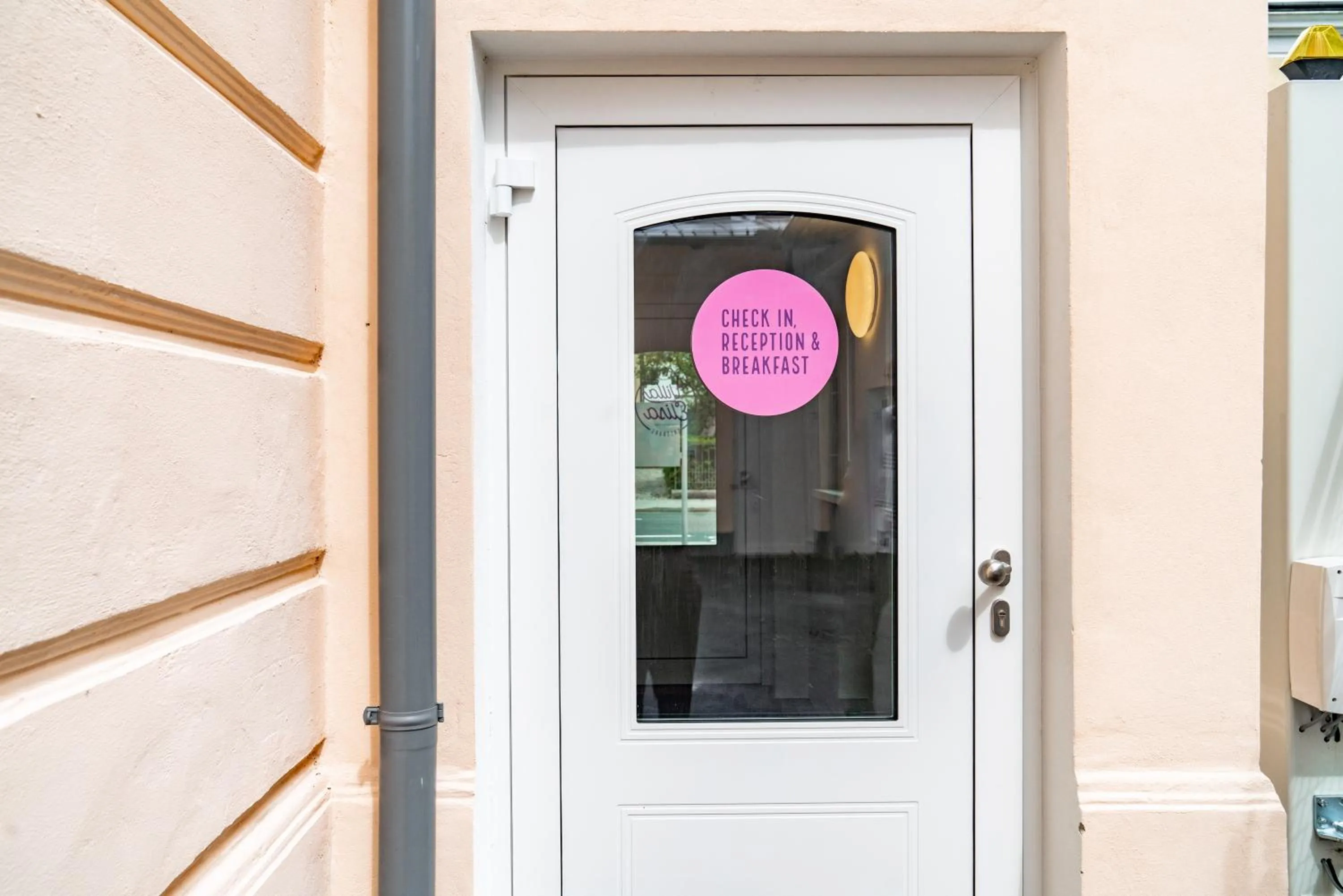 Facade/entrance in Villa Elisa