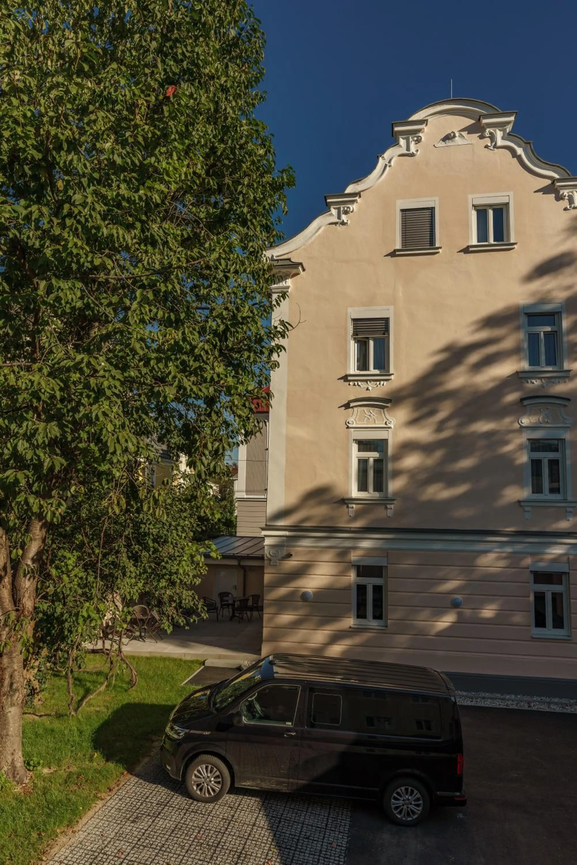 Facade/entrance in Villa Elisa