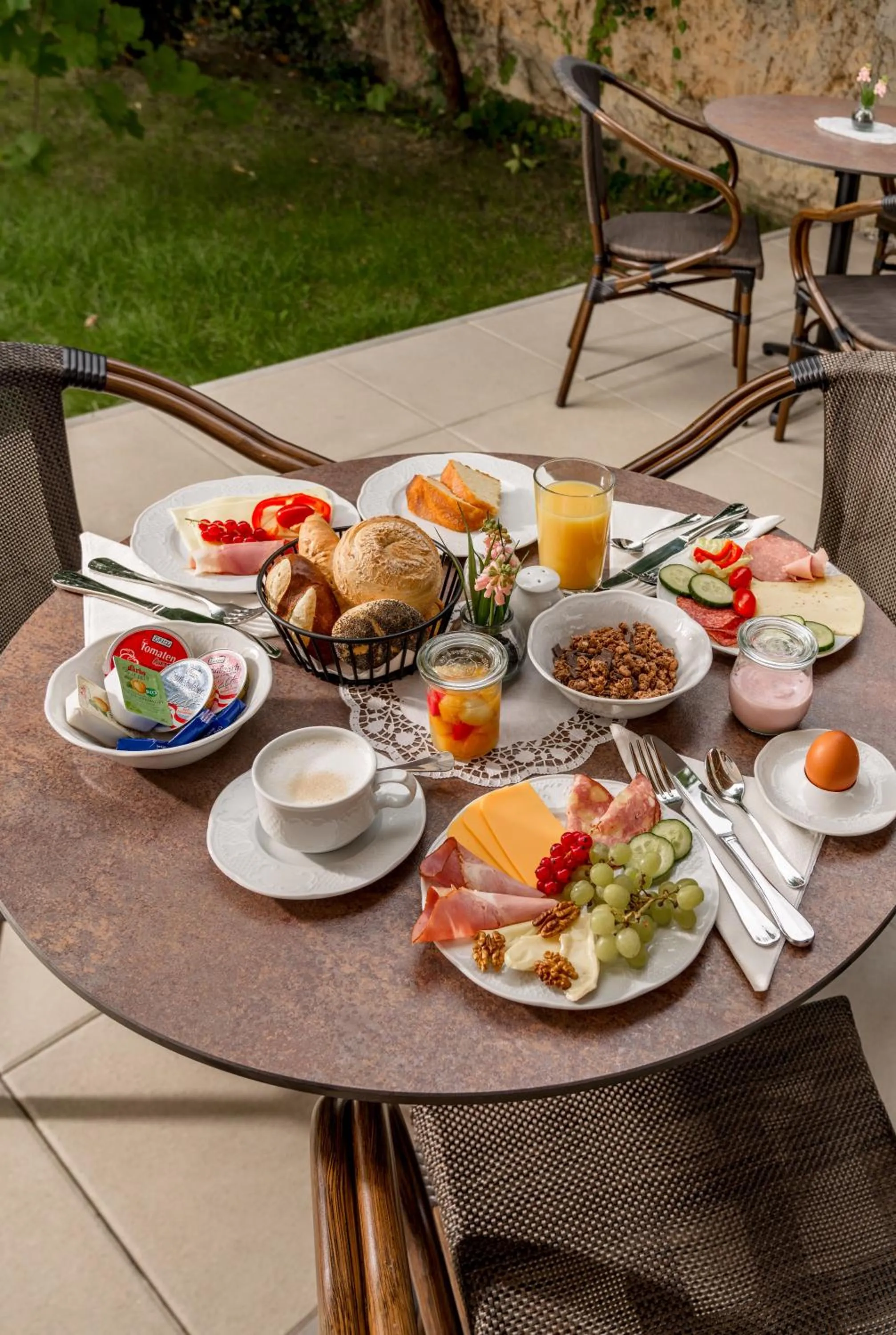 Breakfast in Villa Elisa