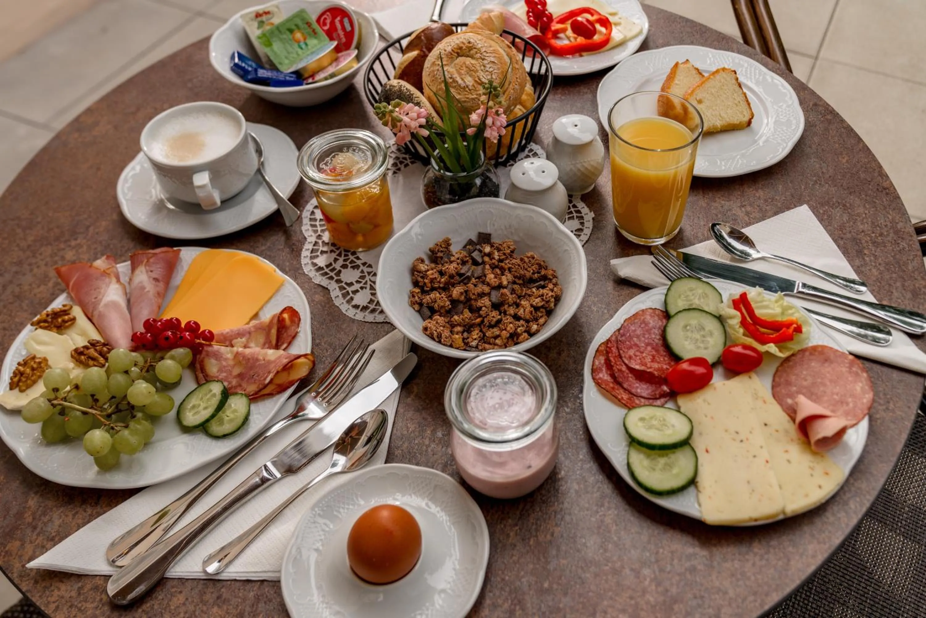 Breakfast in Villa Elisa