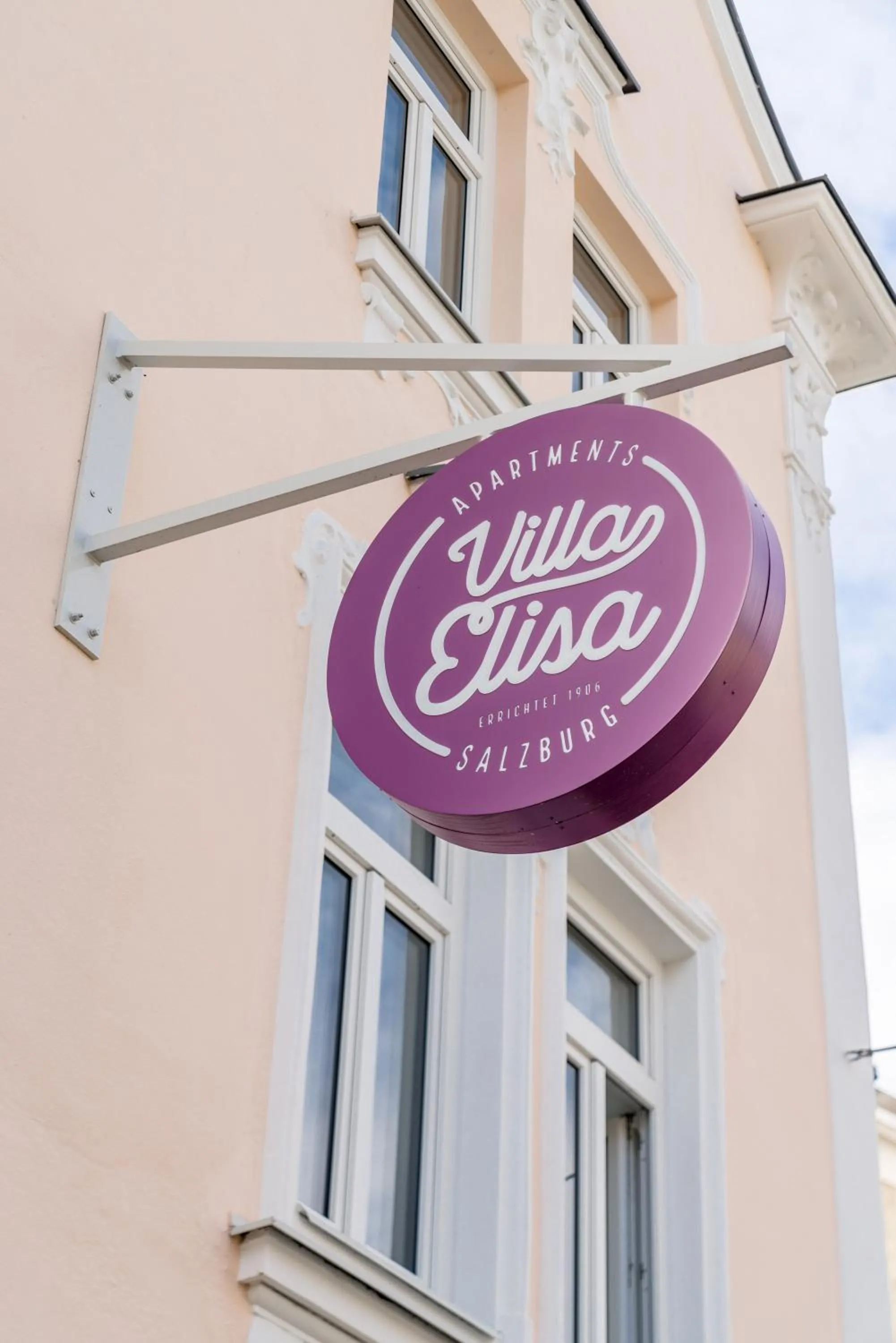 Property building in Villa Elisa