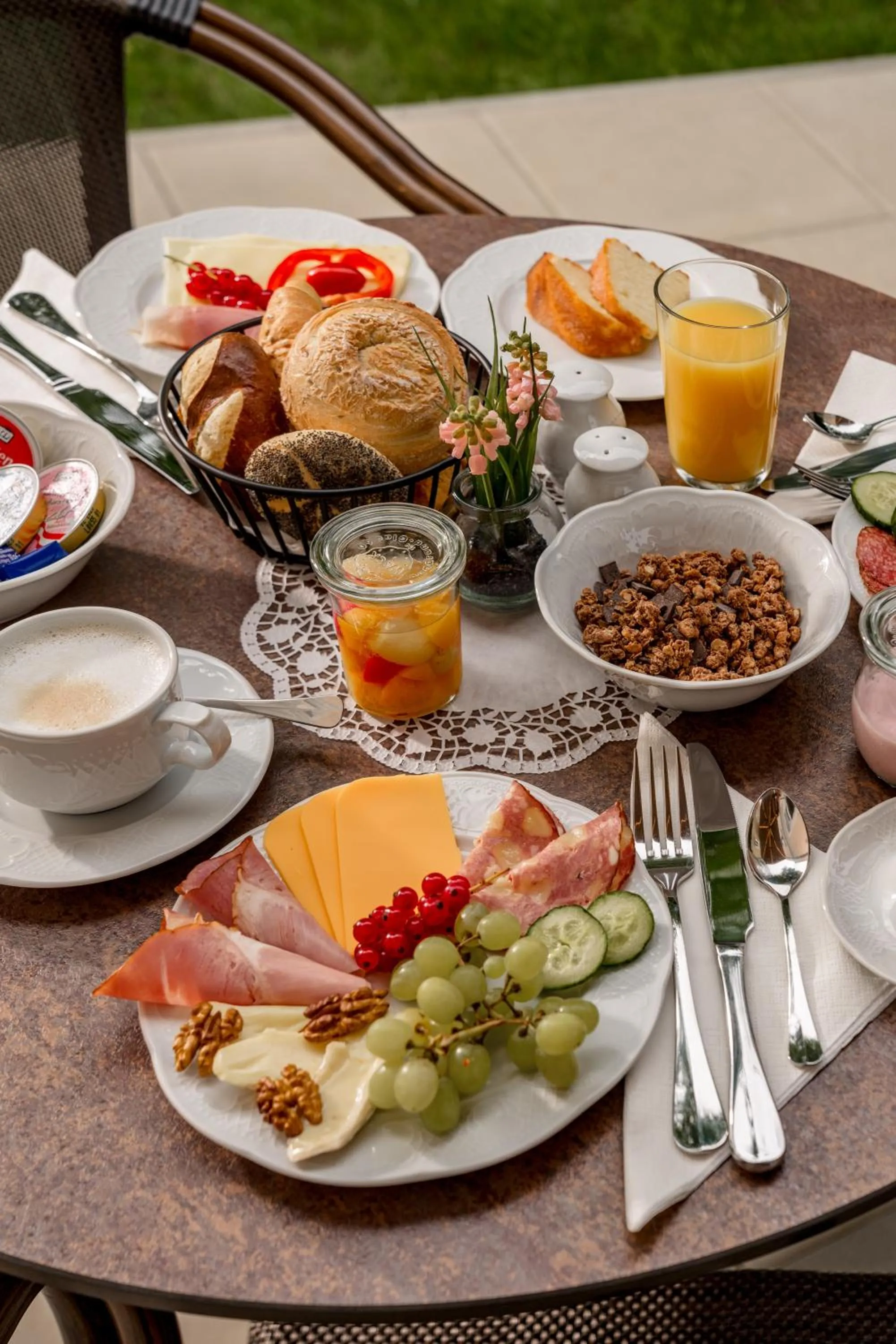 Buffet breakfast in Villa Elisa