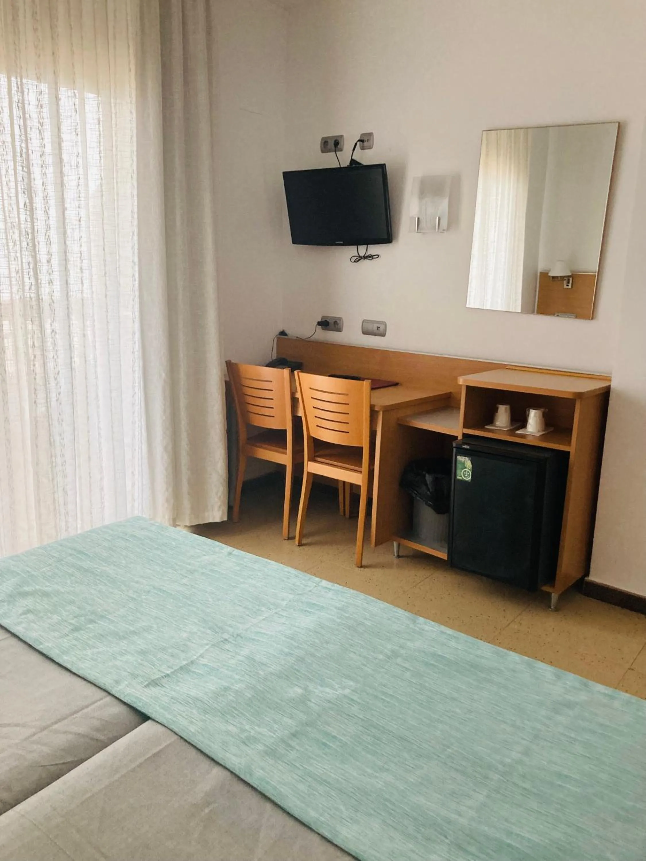 Photo of the whole room, Bed in Hotel Vent de Mar