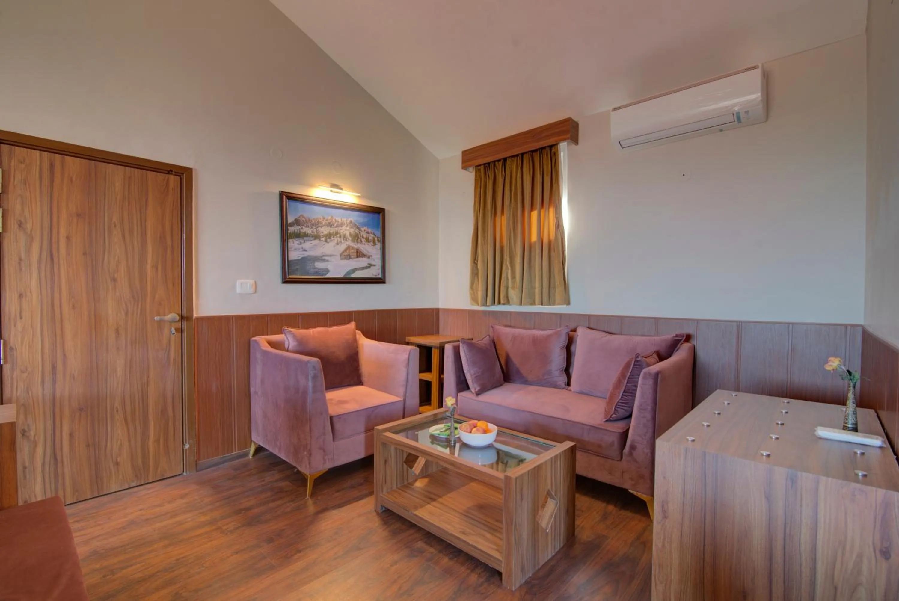 Living room in Tarika Resort & Spa , Chail