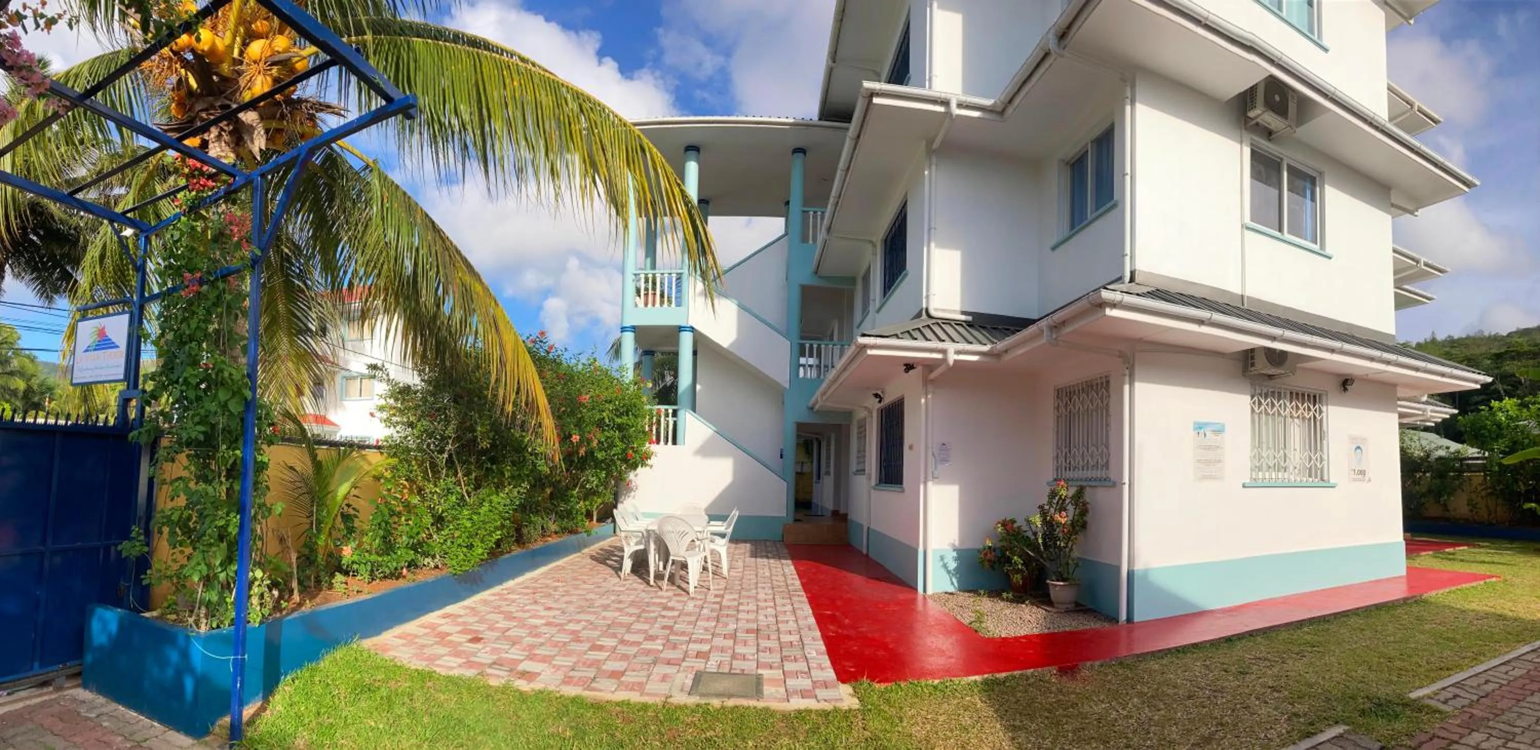 Property building in La Villa Therese