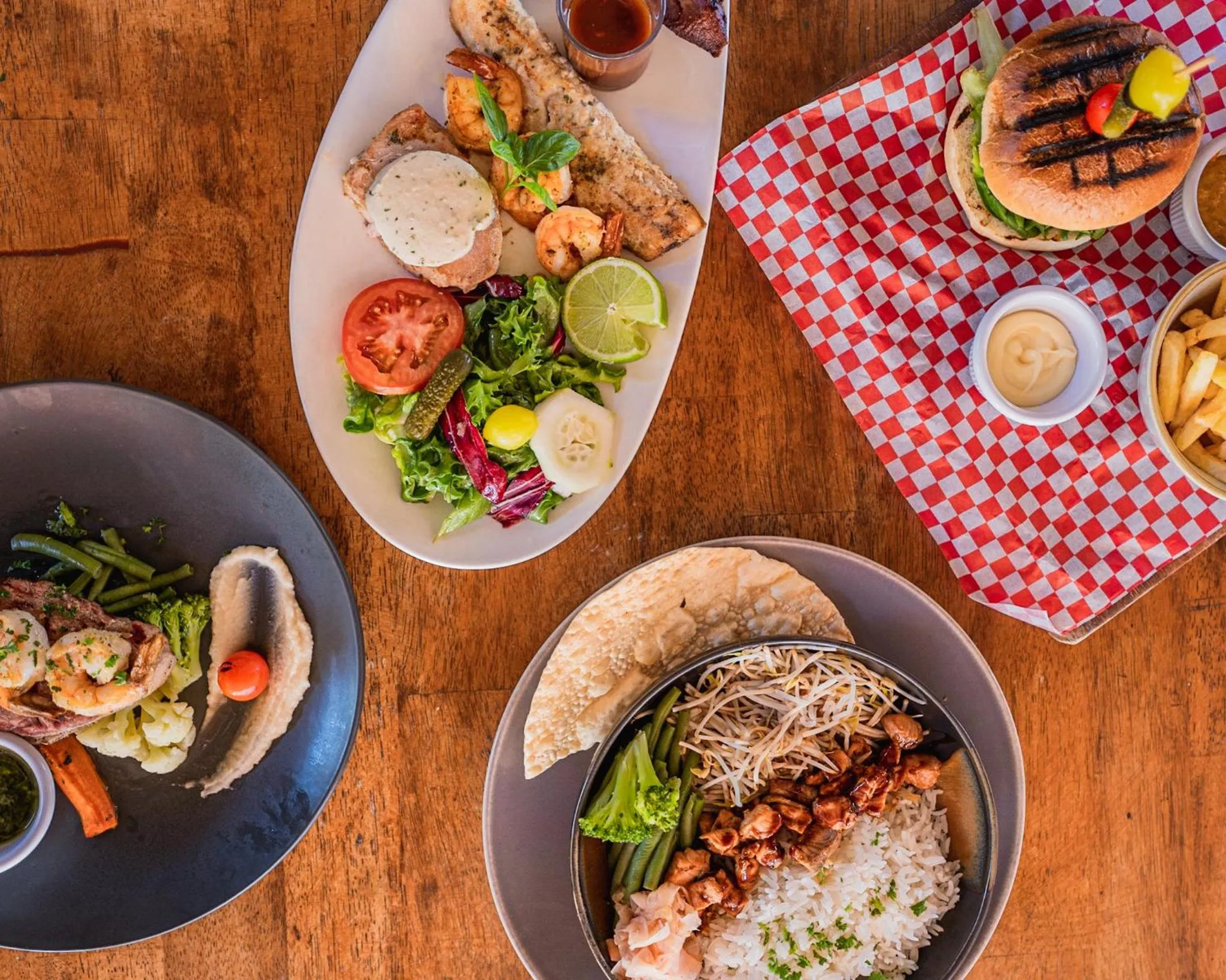 Food and drinks in Landhuis Daniel - Plantation House