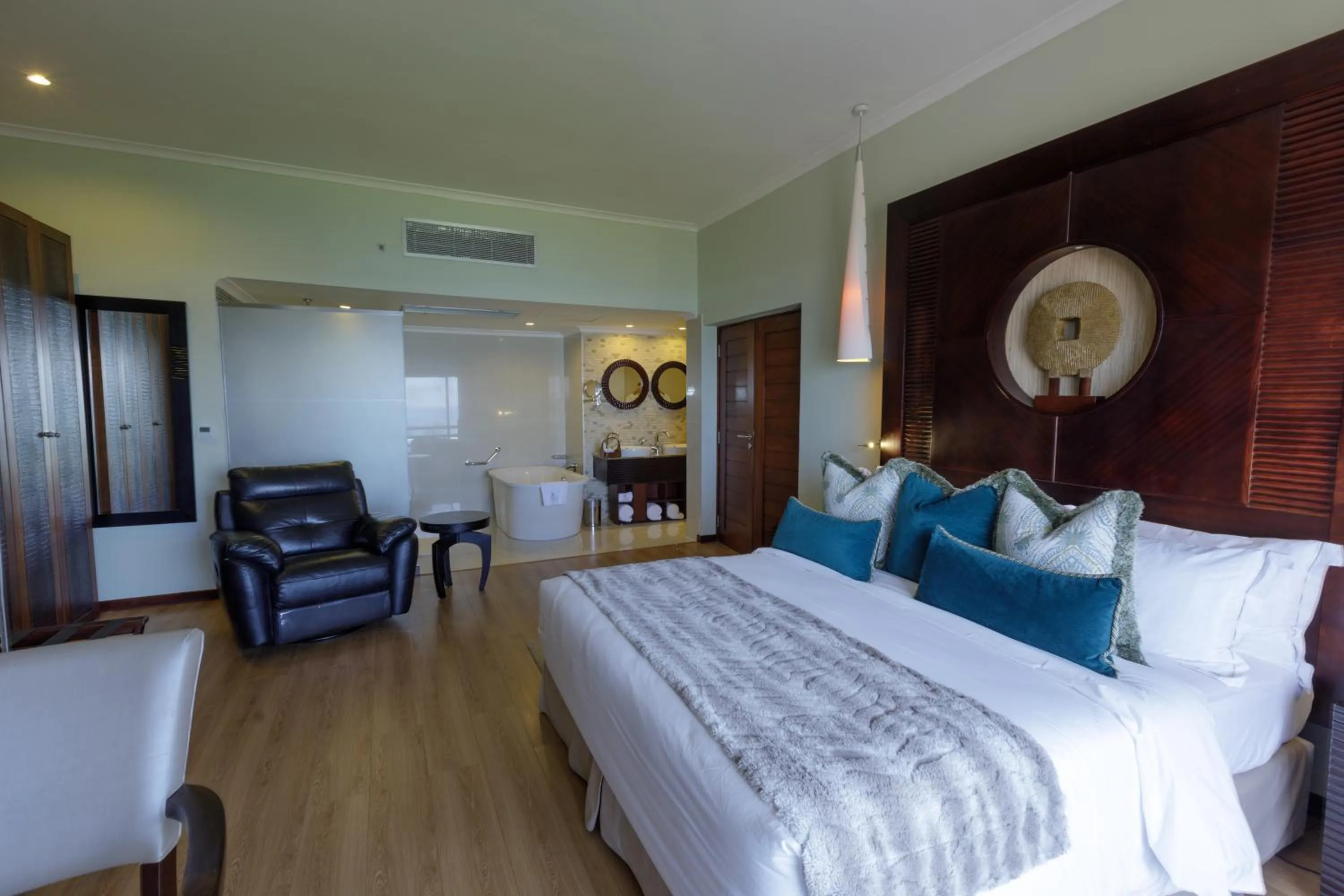 Bedroom, Bed in Sea Cliff Hotel