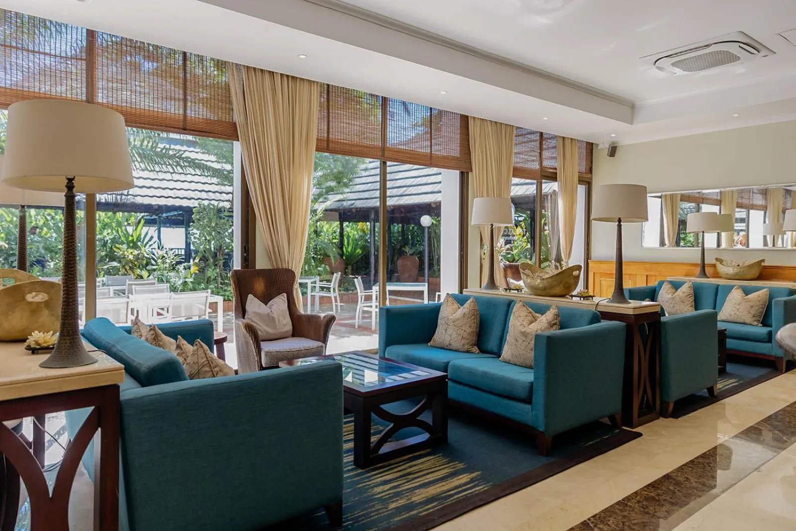 Seating area in Sea Cliff Hotel