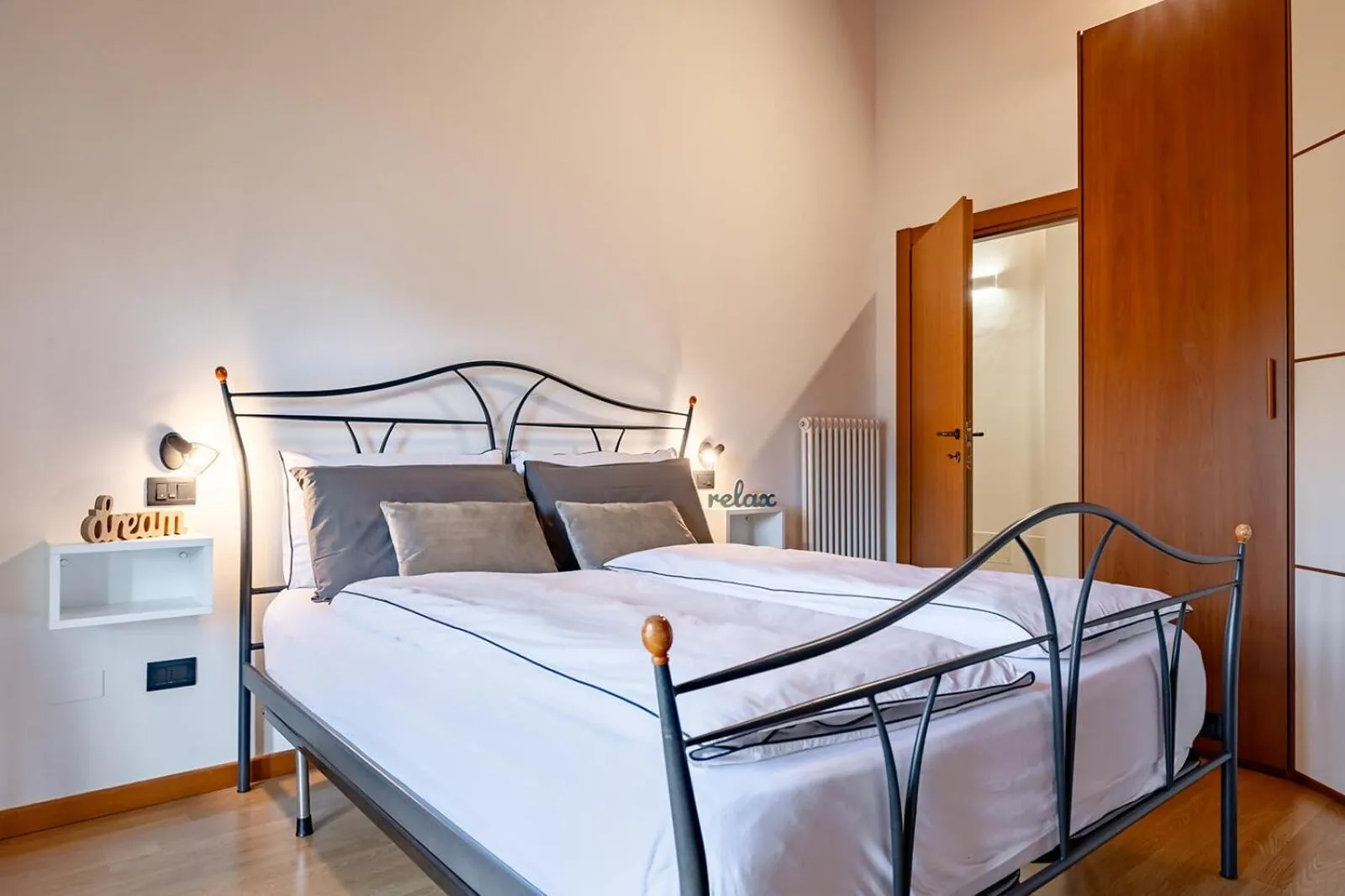 Bedroom, Bed in Appartamento Al Forte e Appartamento Orizzonte59